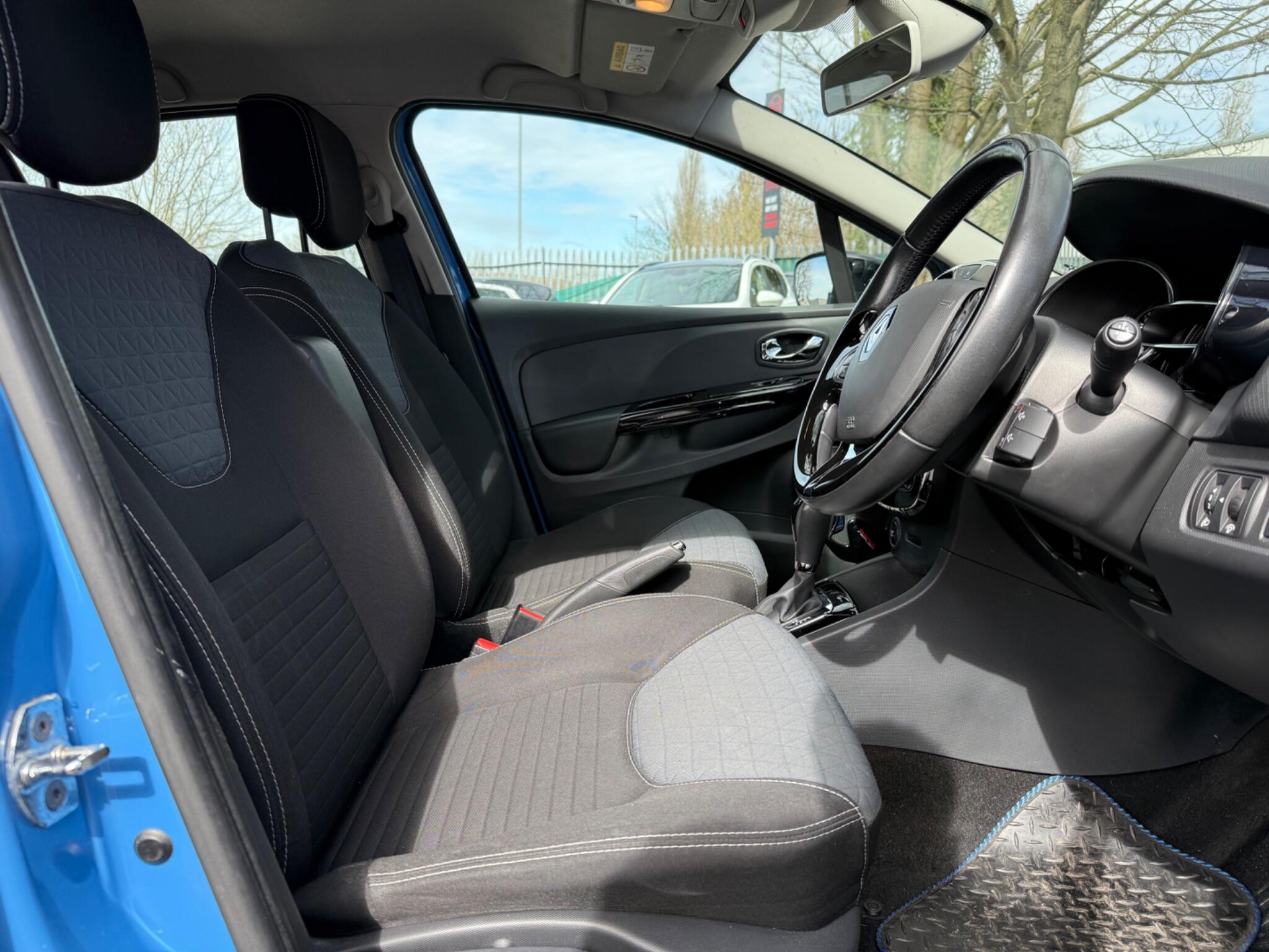 Renault Clio - Image 20