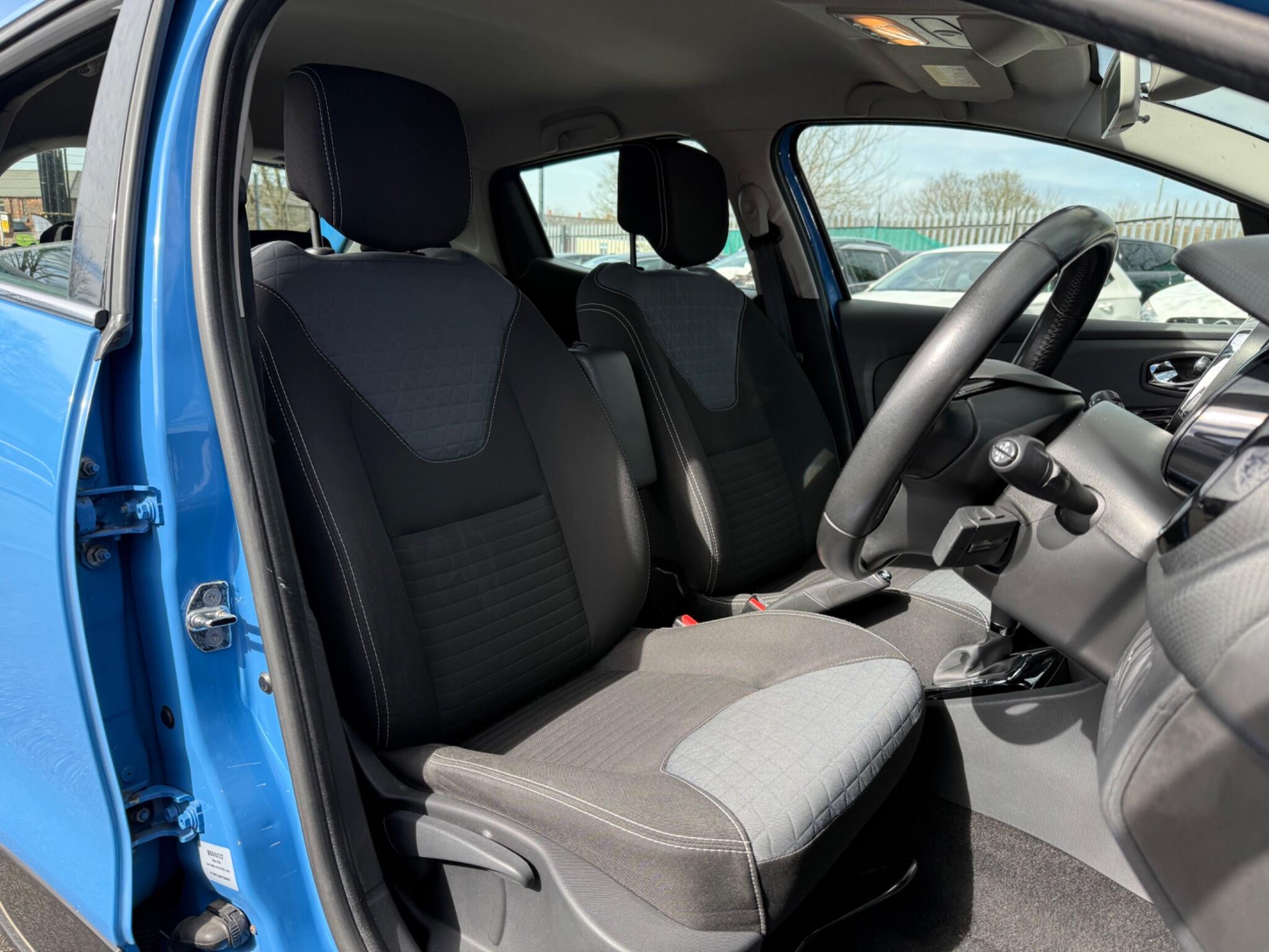 Renault Clio - Image 21