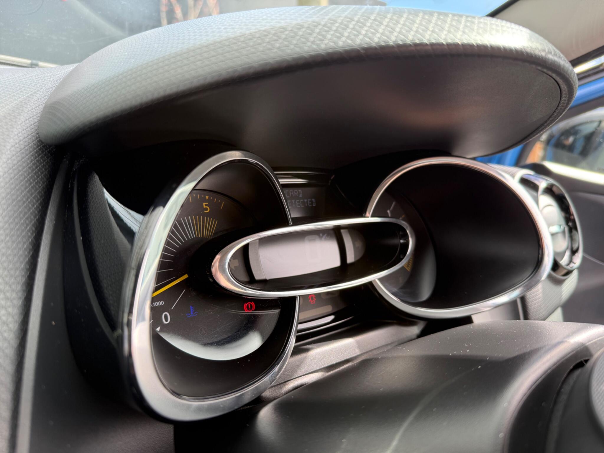 Renault Clio - Image 26