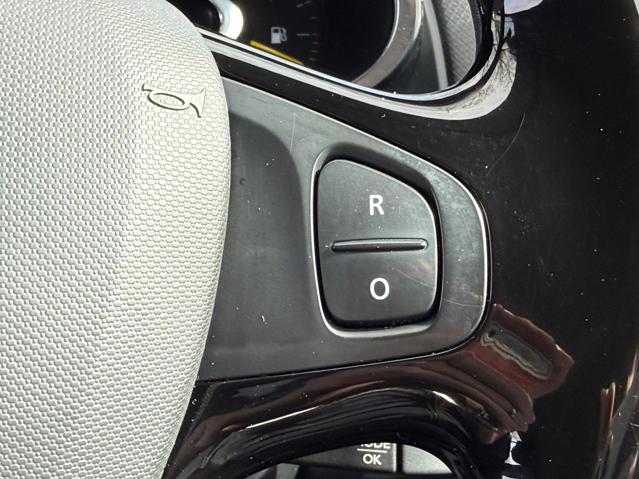 Renault Clio - Image 27