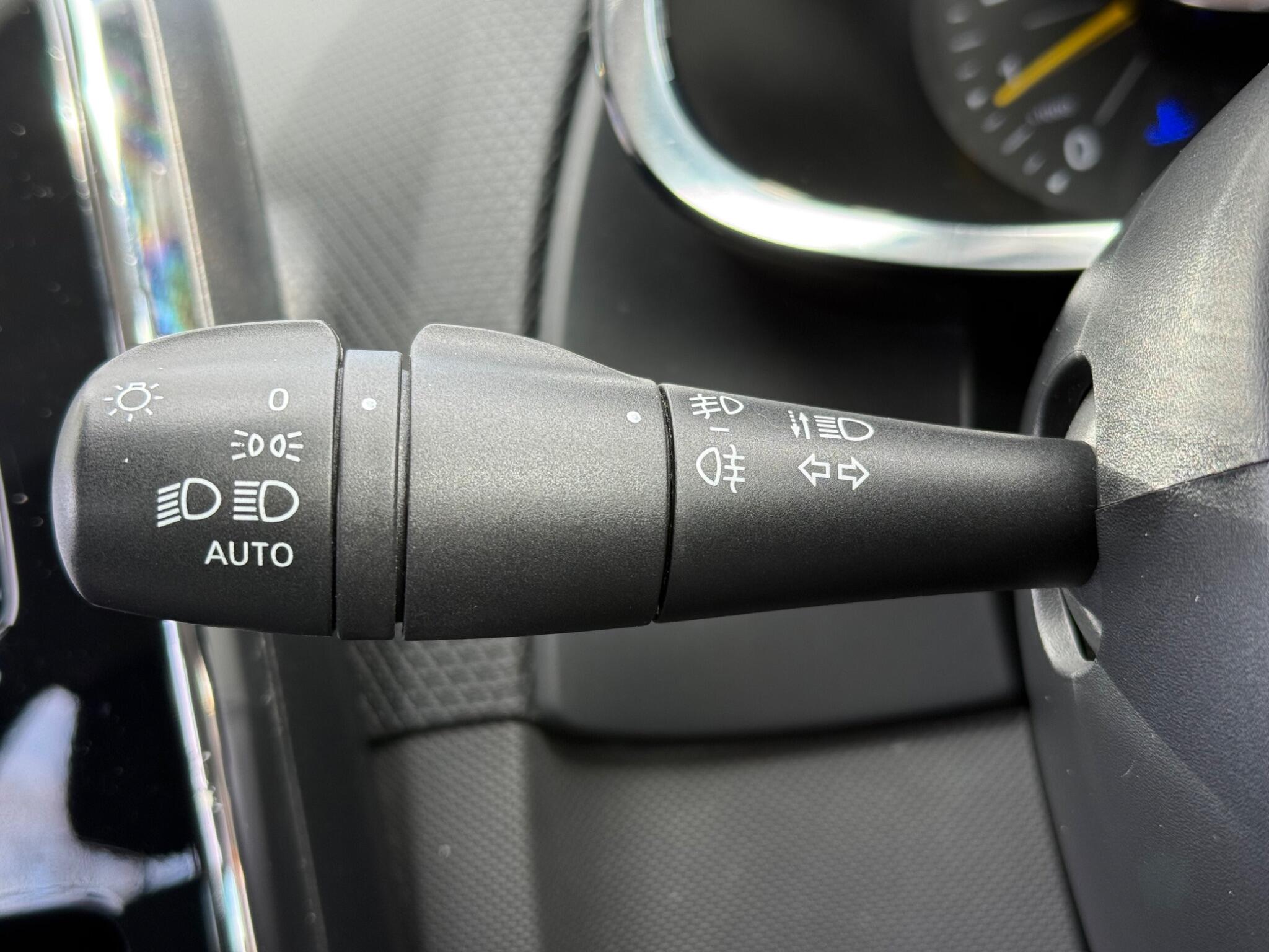 Renault Clio - Image 31