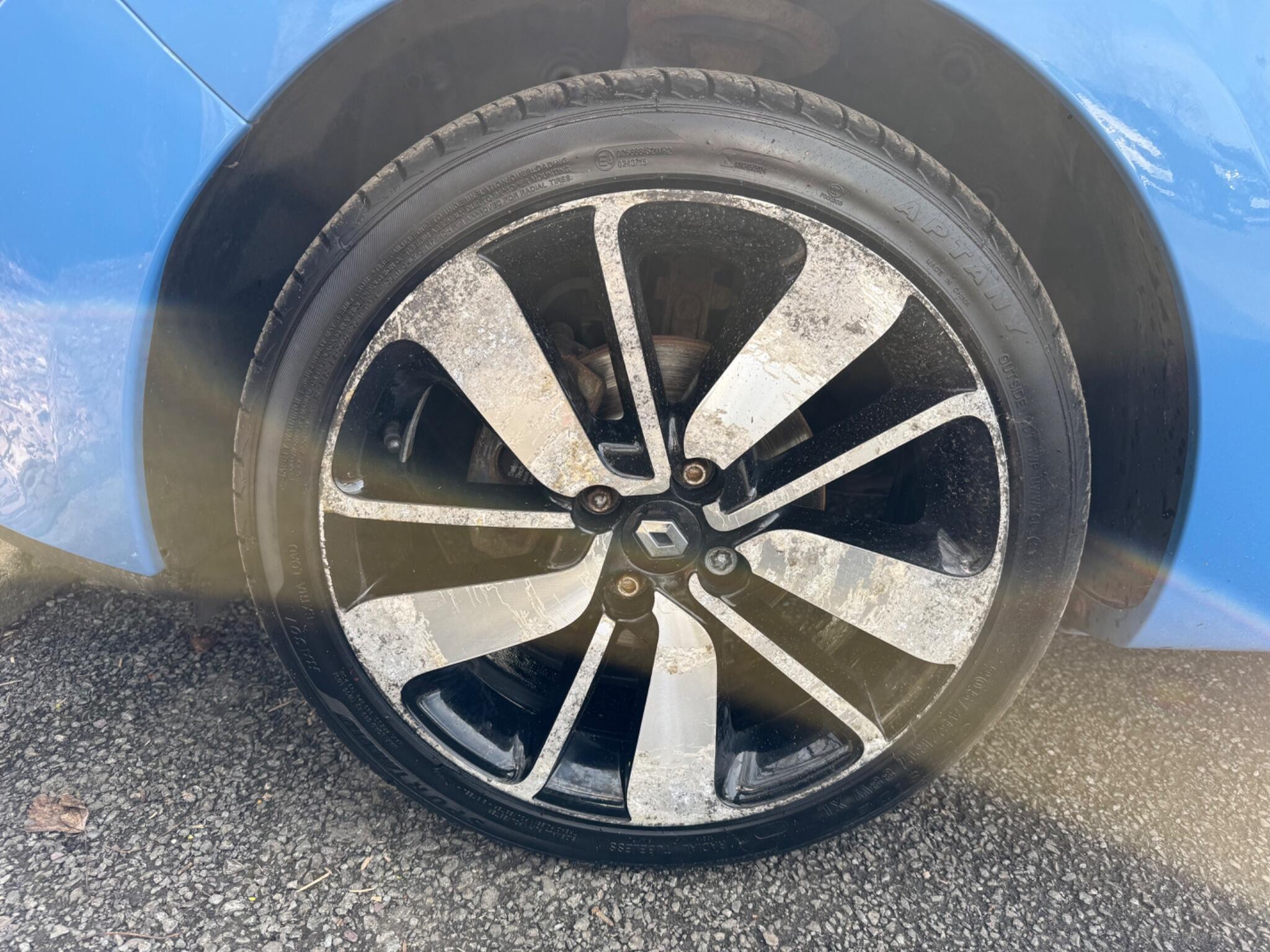 Renault Clio - Image 32