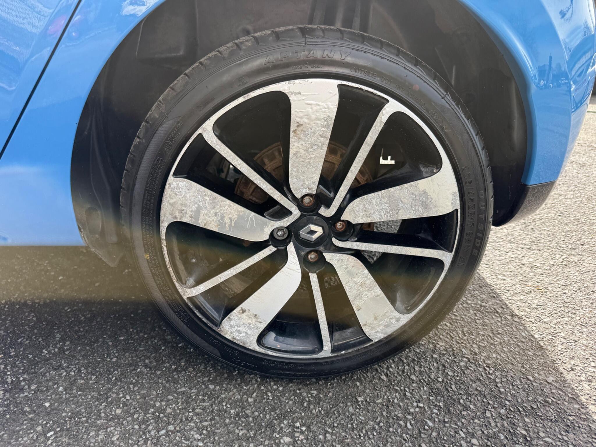 Renault Clio - Image 35