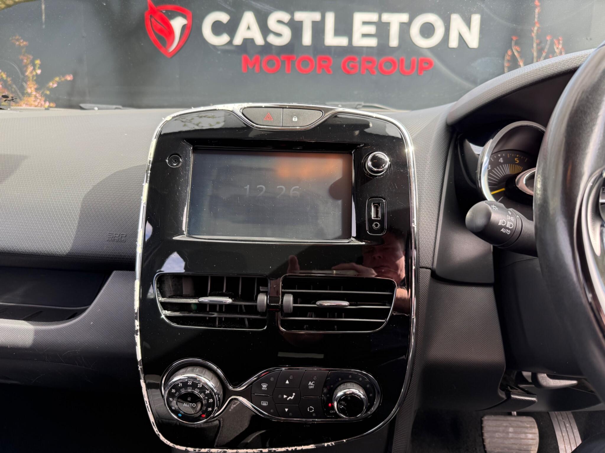 Renault Clio - Image 36