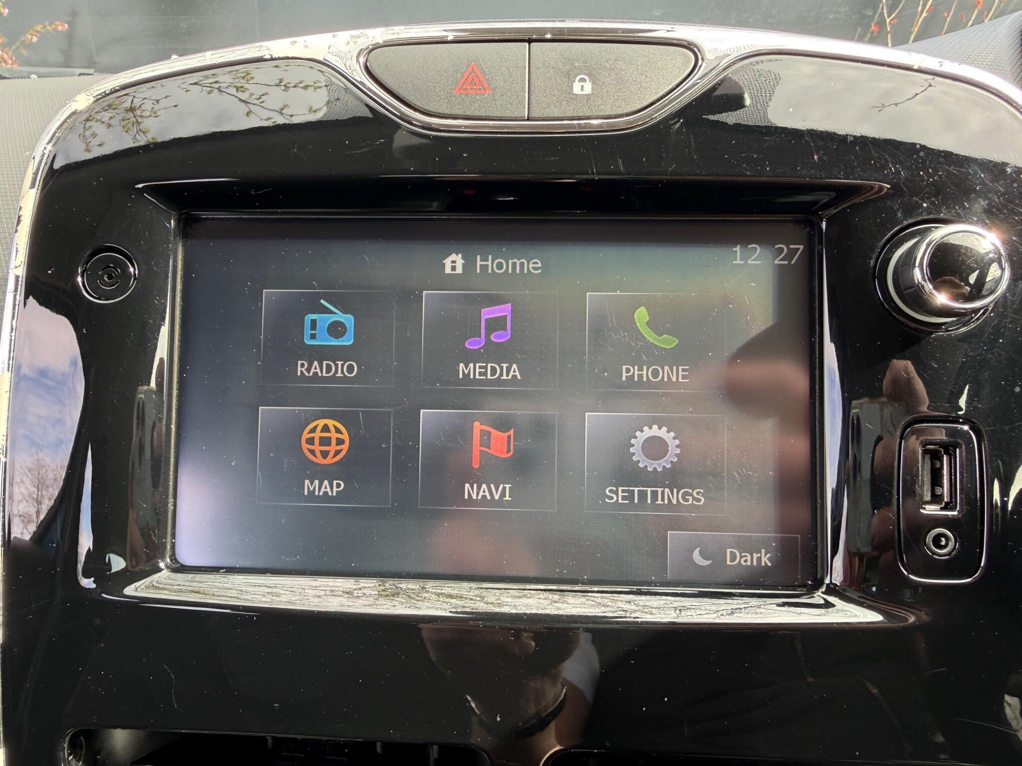 Renault Clio - Image 37