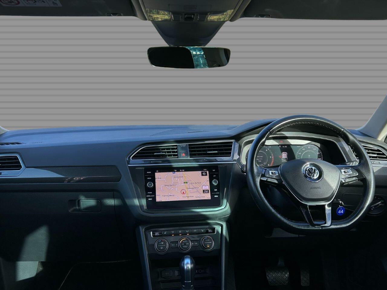 Volkswagen Tiguan - Image 13