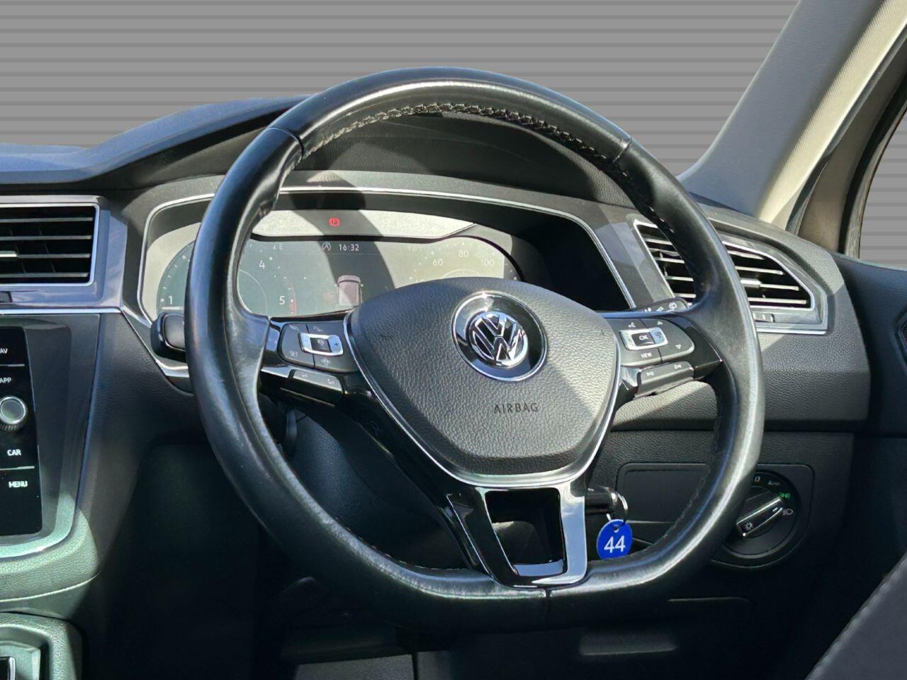 Volkswagen Tiguan - Image 14