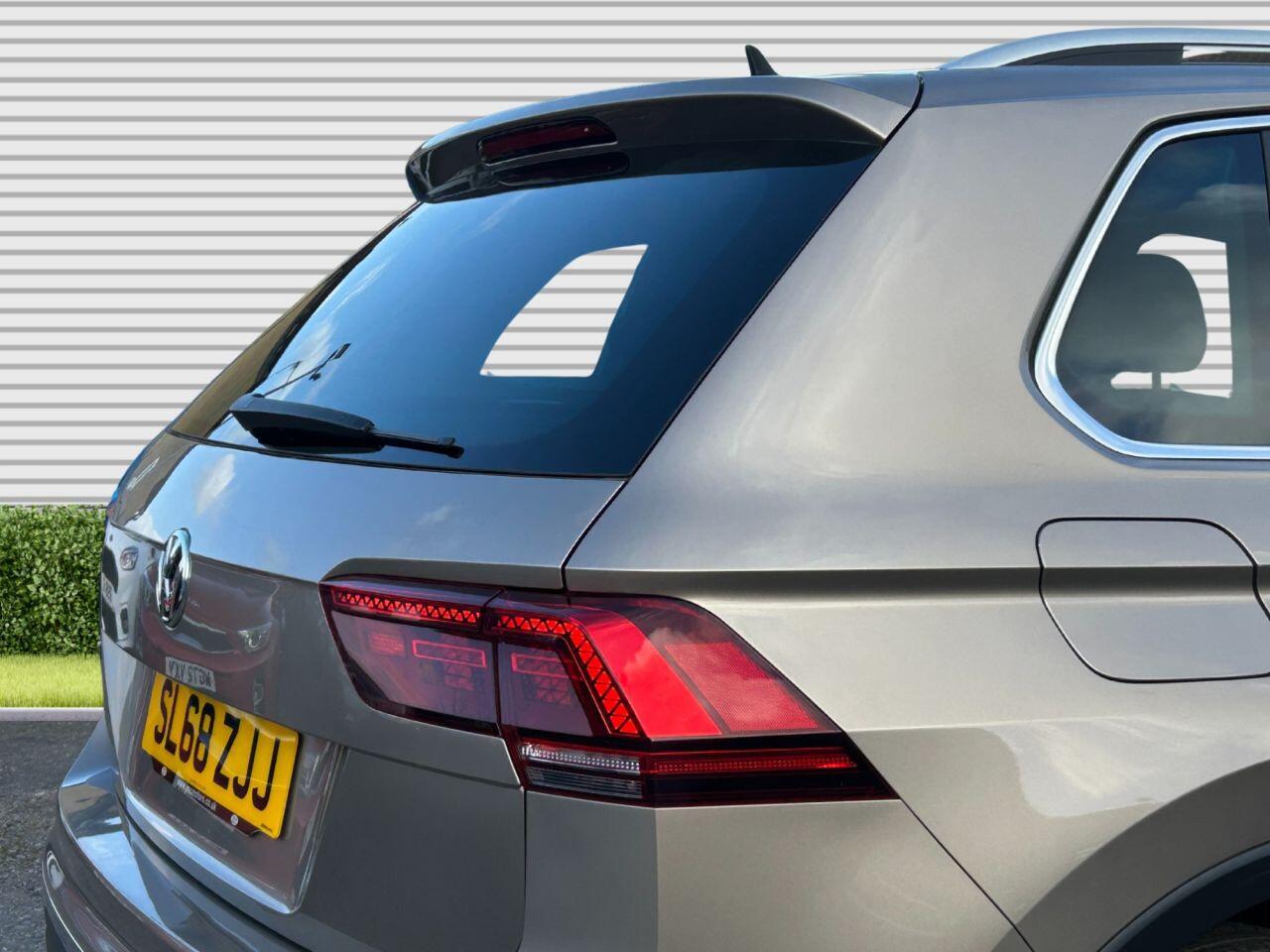 Volkswagen Tiguan - Image 21