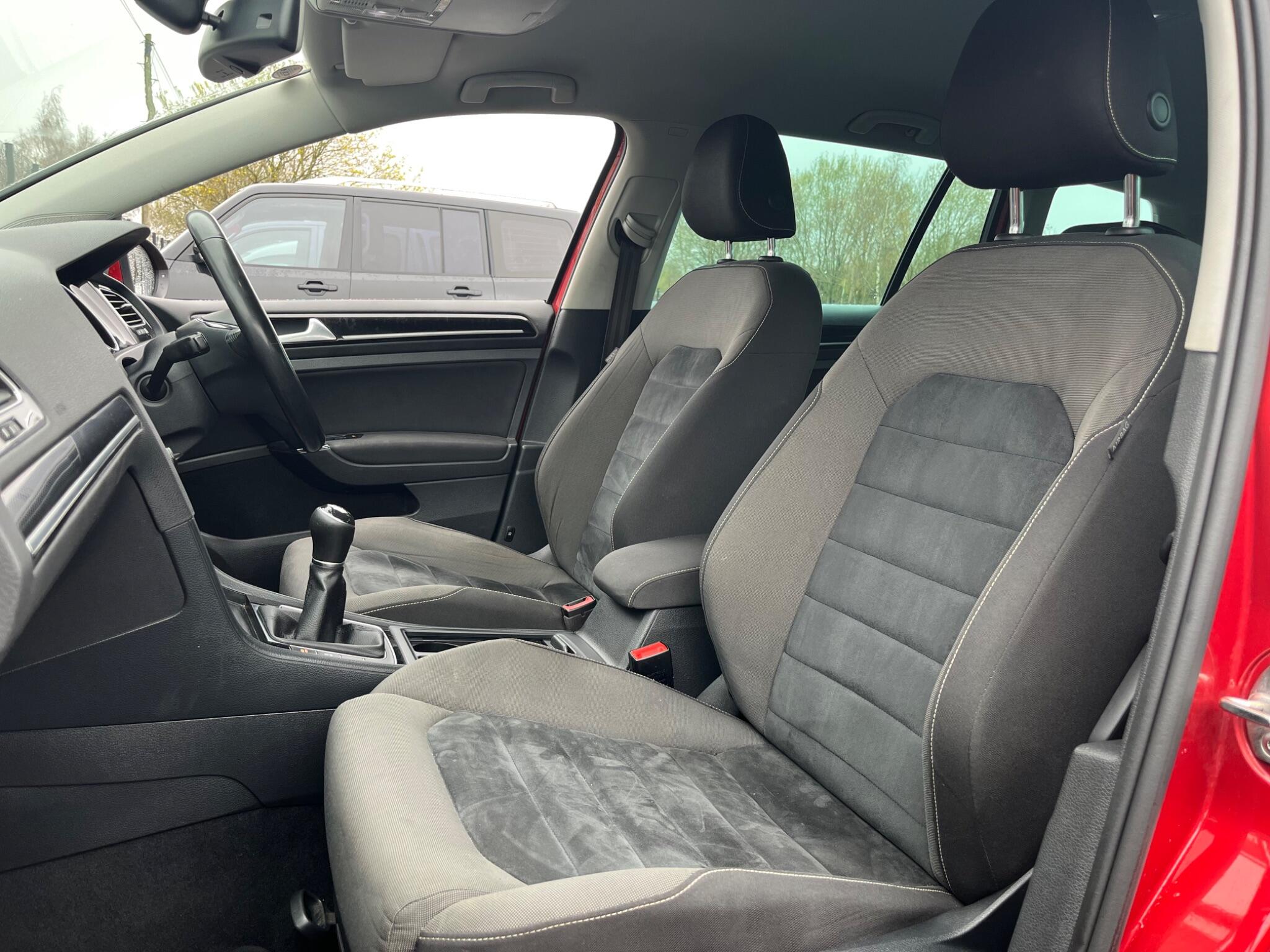 Volkswagen Golf - Image 18