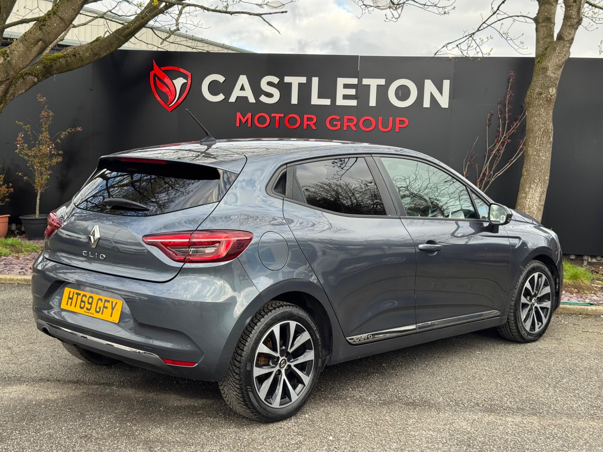 Renault Clio - Image 8