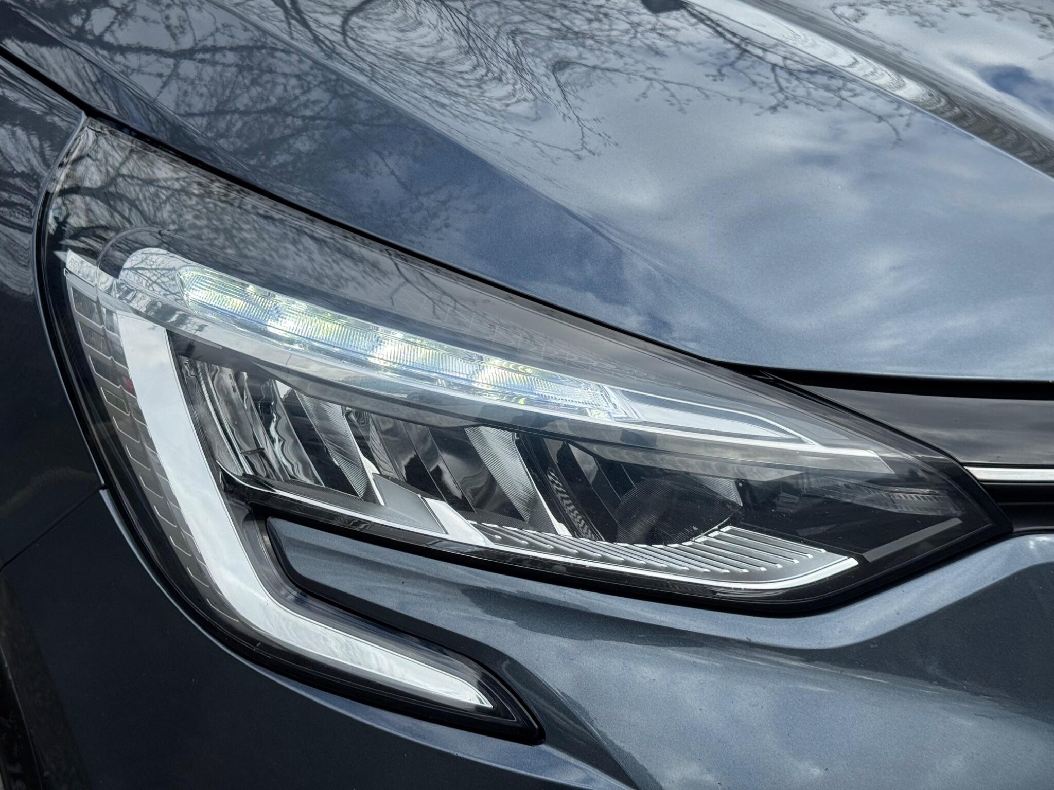 Renault Clio - Image 11