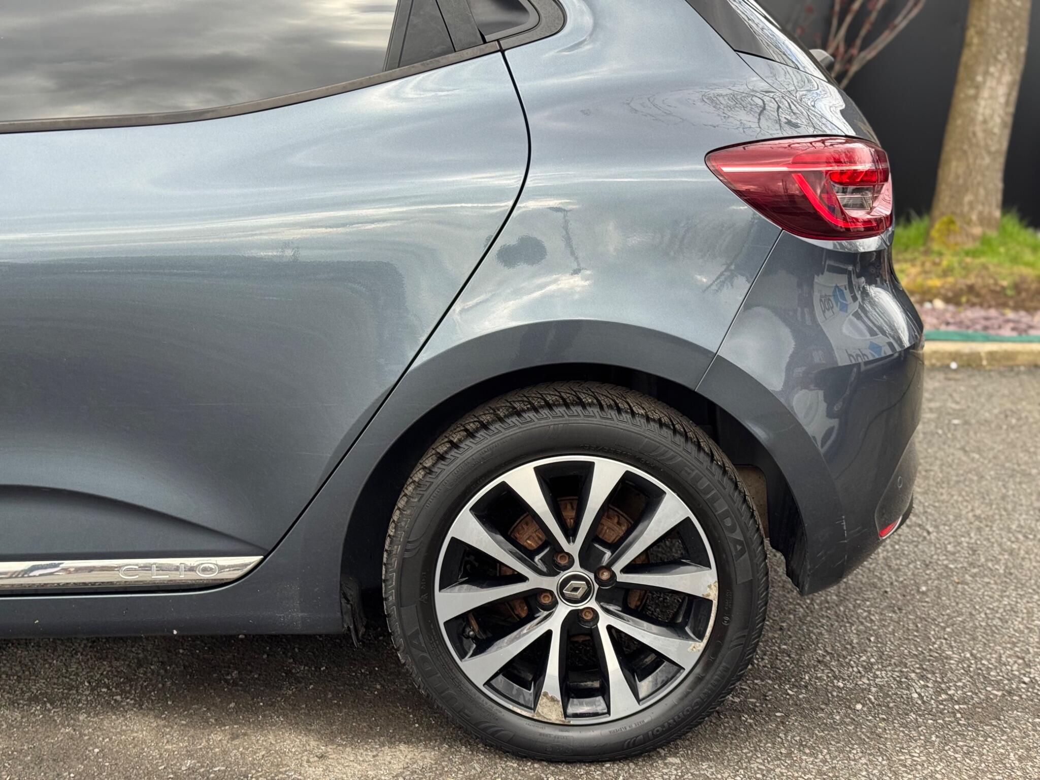 Renault Clio - Image 14