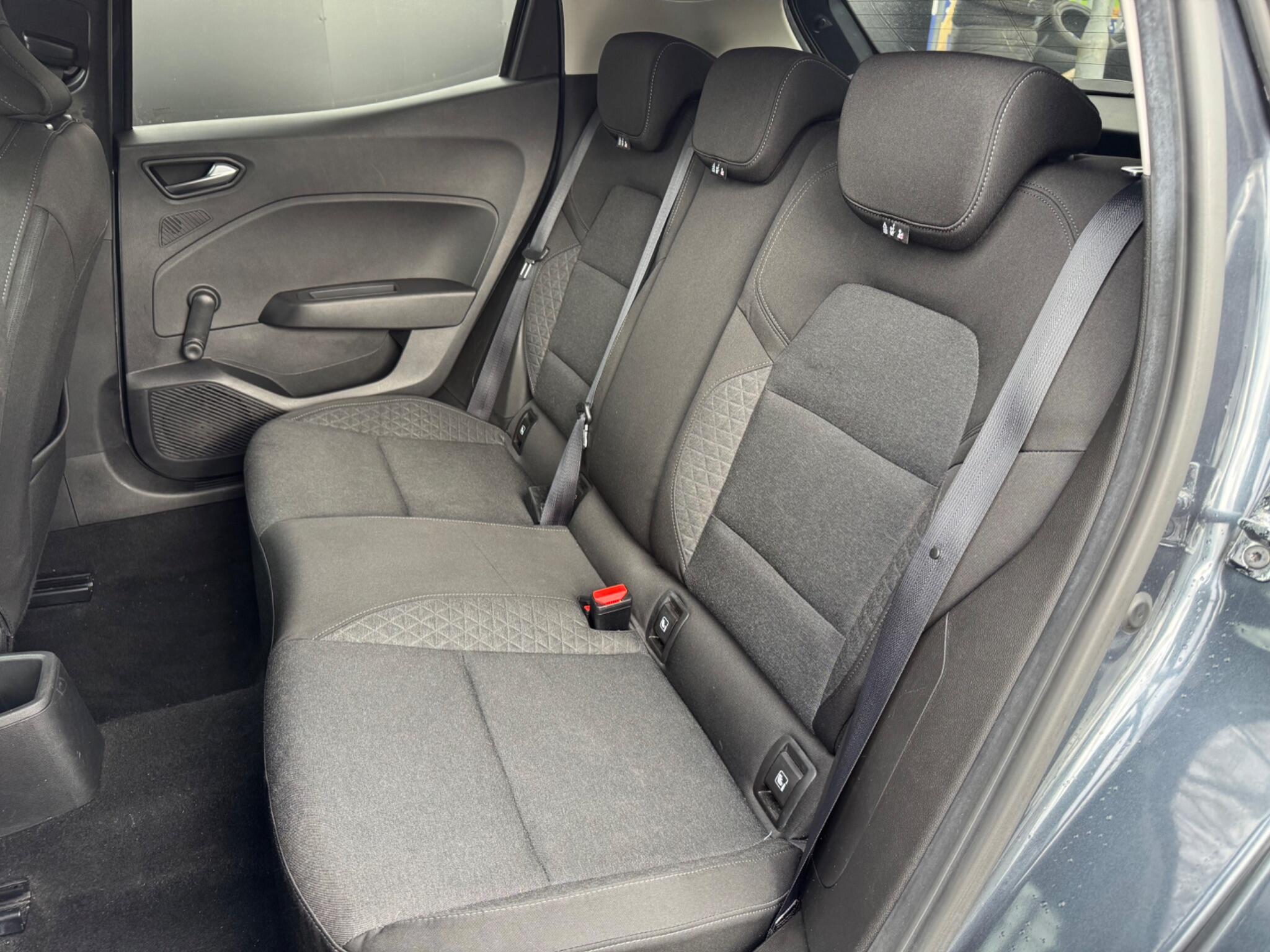 Renault Clio - Image 16