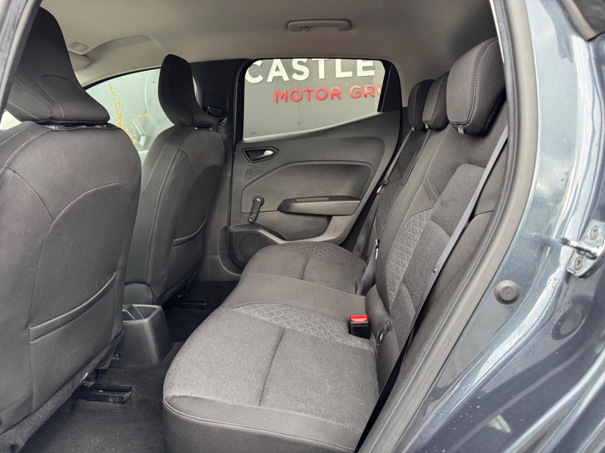 Renault Clio - Image 17