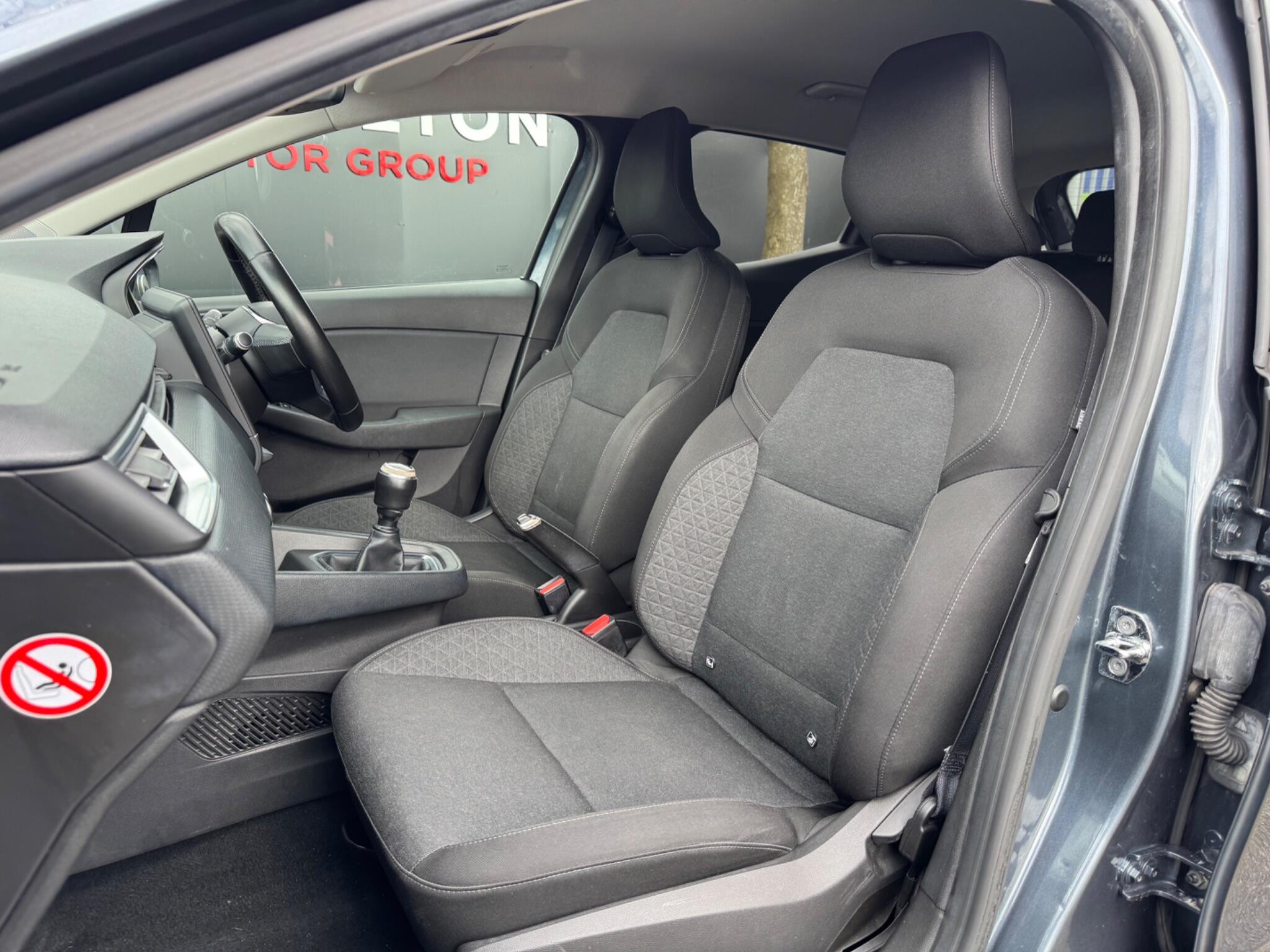 Renault Clio - Image 18