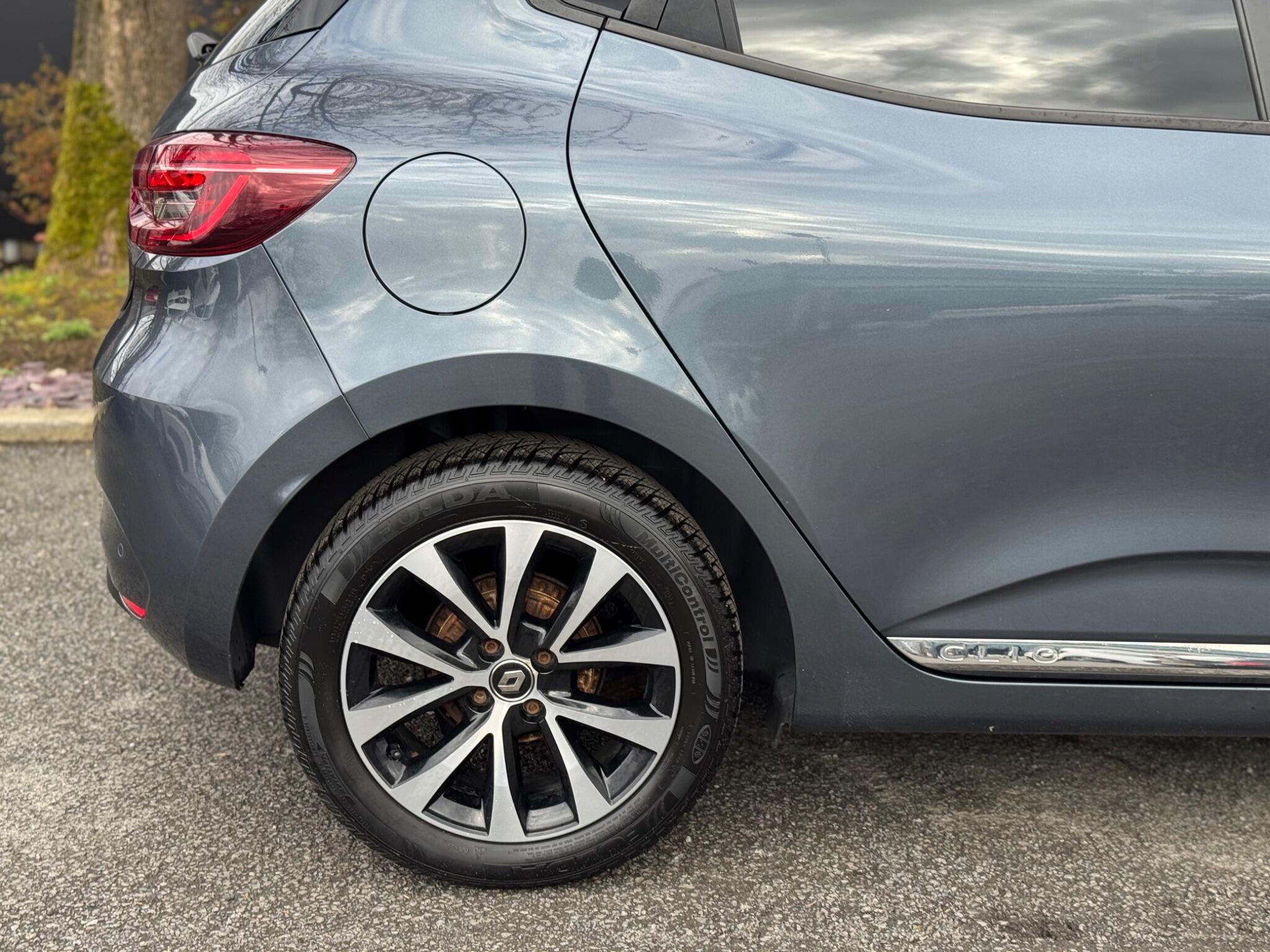 Renault Clio - Image 19