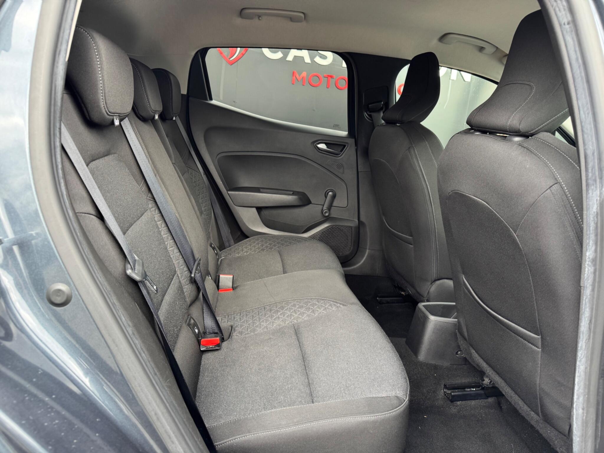 Renault Clio - Image 21