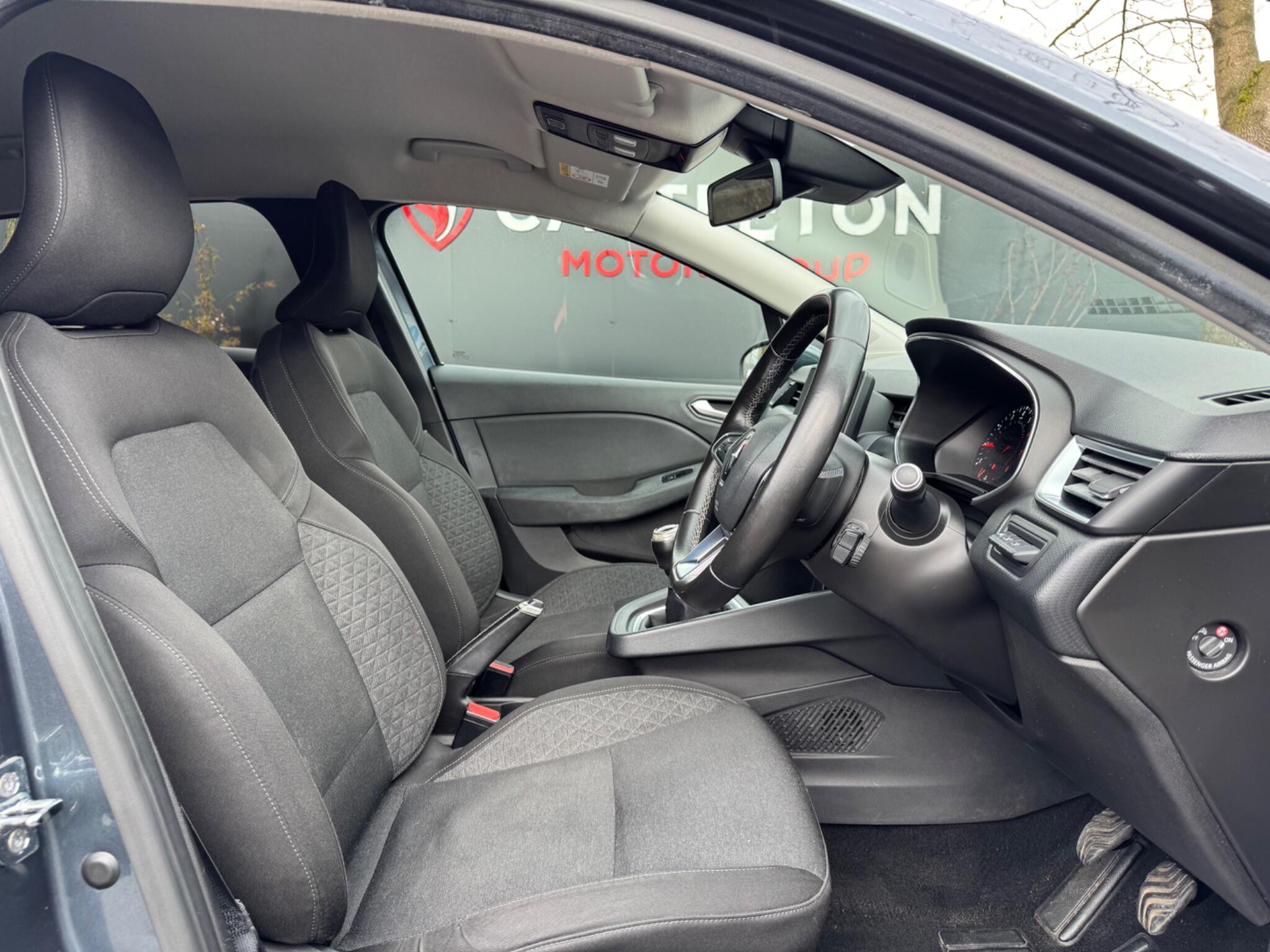 Renault Clio - Image 23