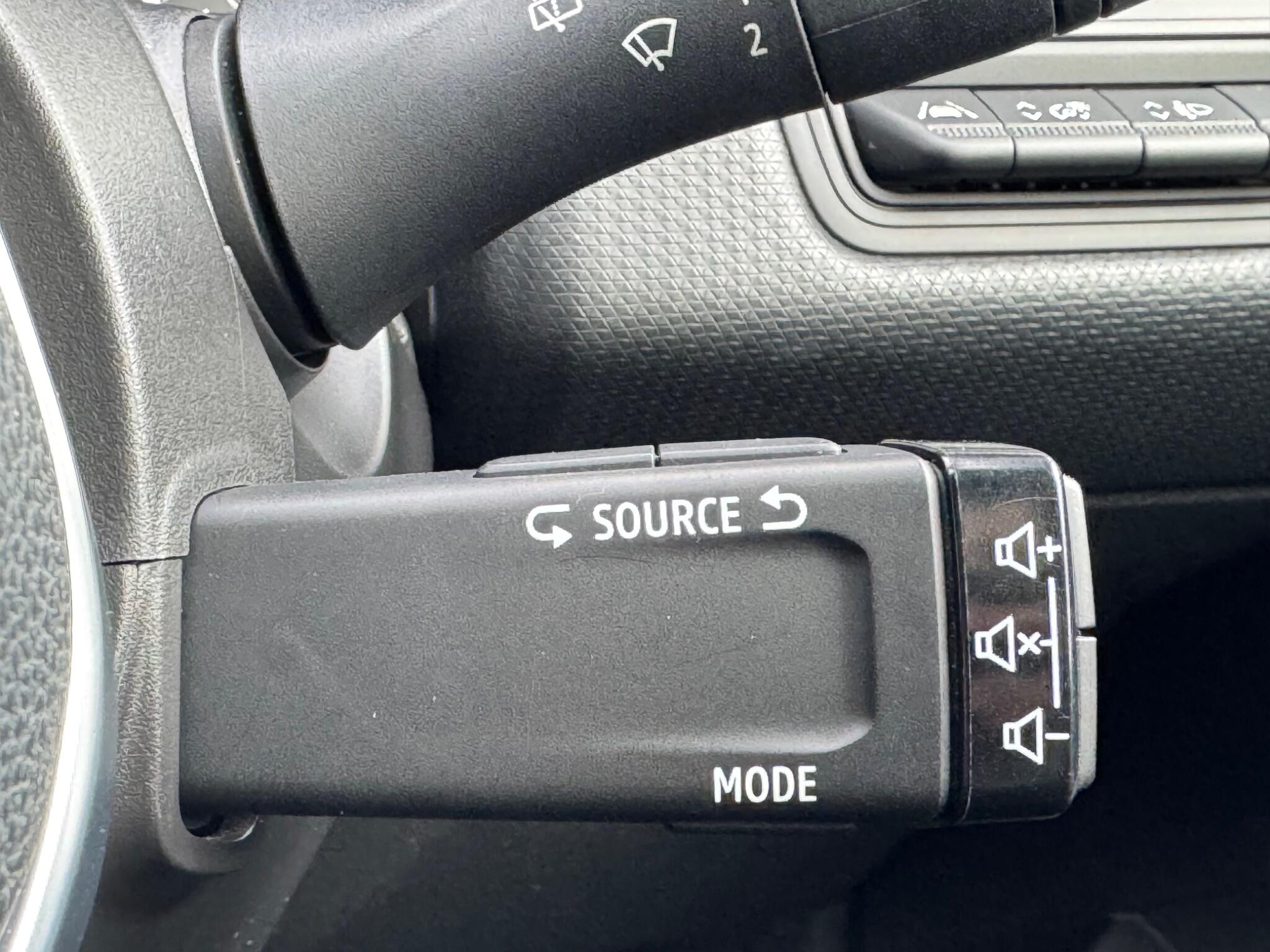 Renault Clio - Image 26