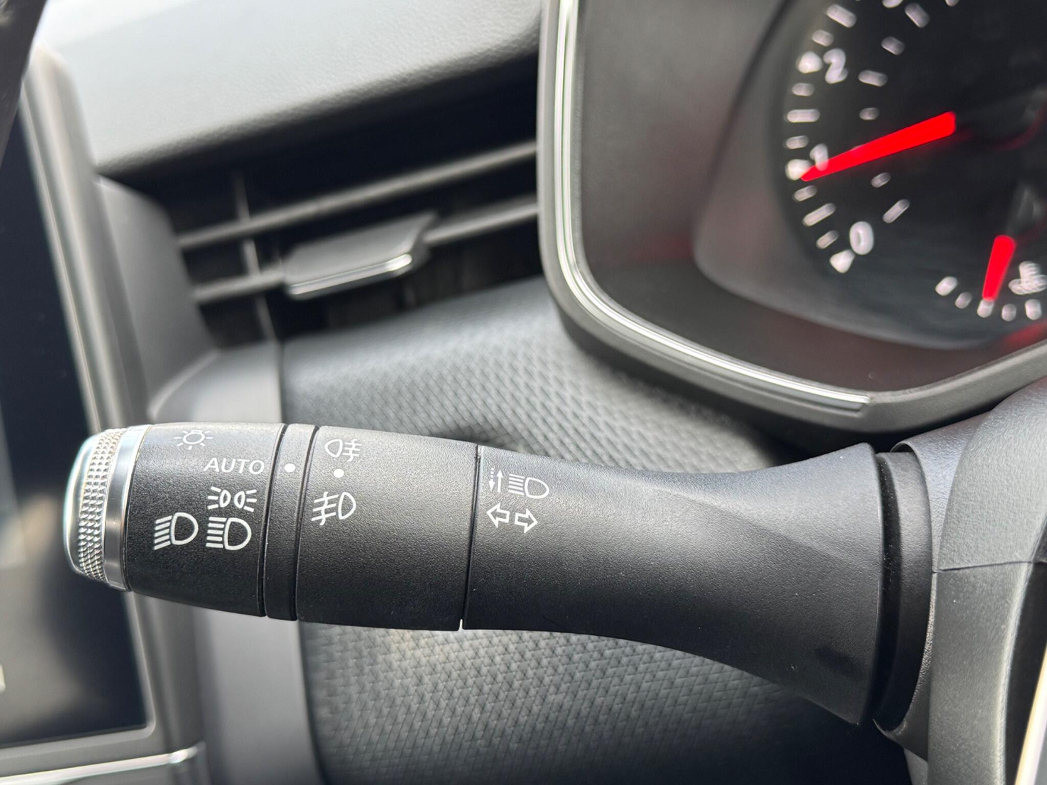 Renault Clio - Image 27