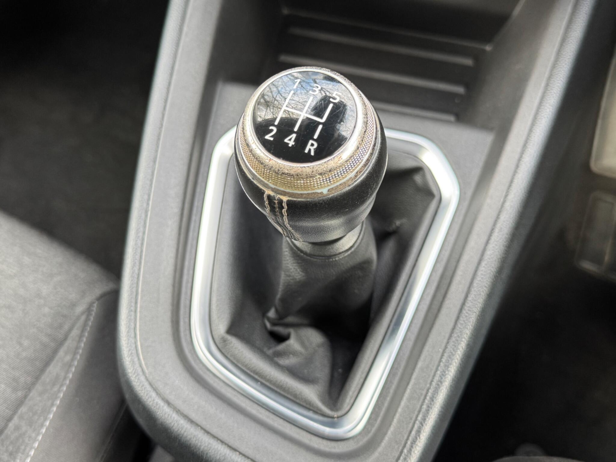 Renault Clio - Image 29