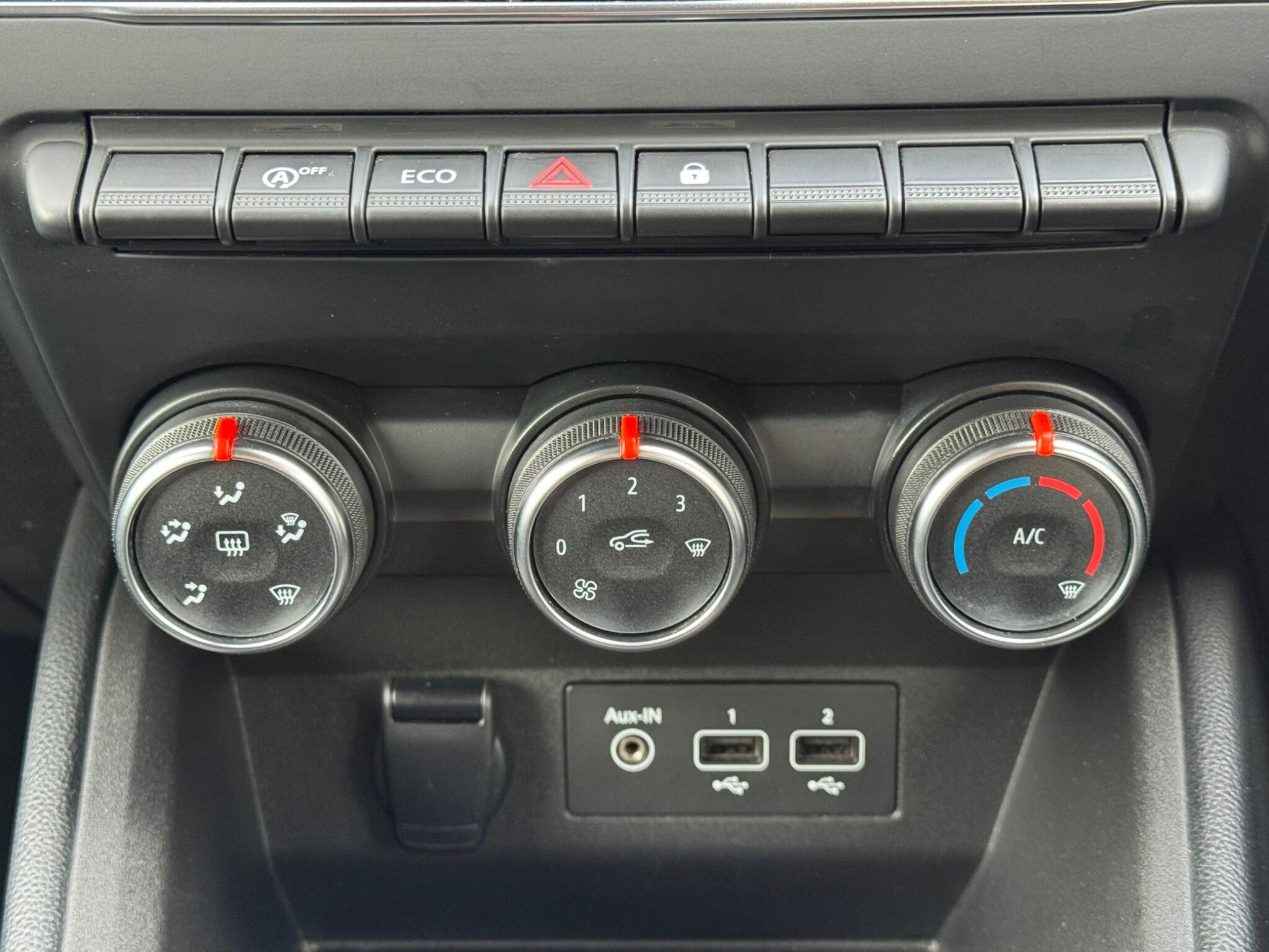 Renault Clio - Image 33