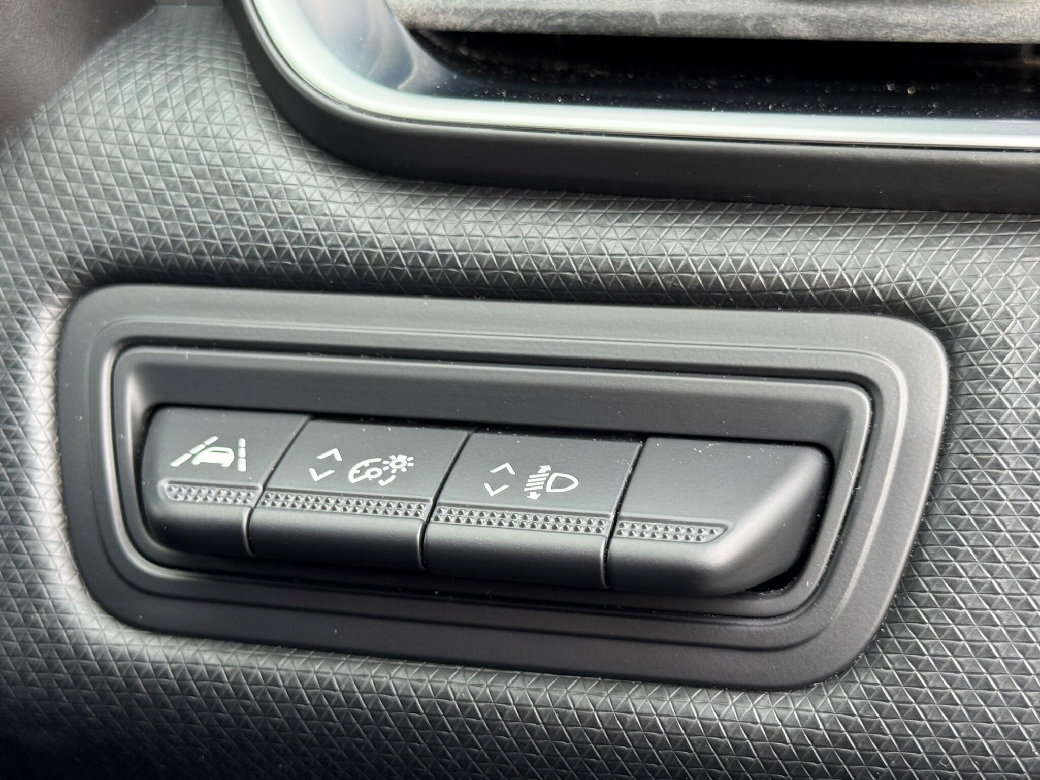 Renault Clio - Image 43