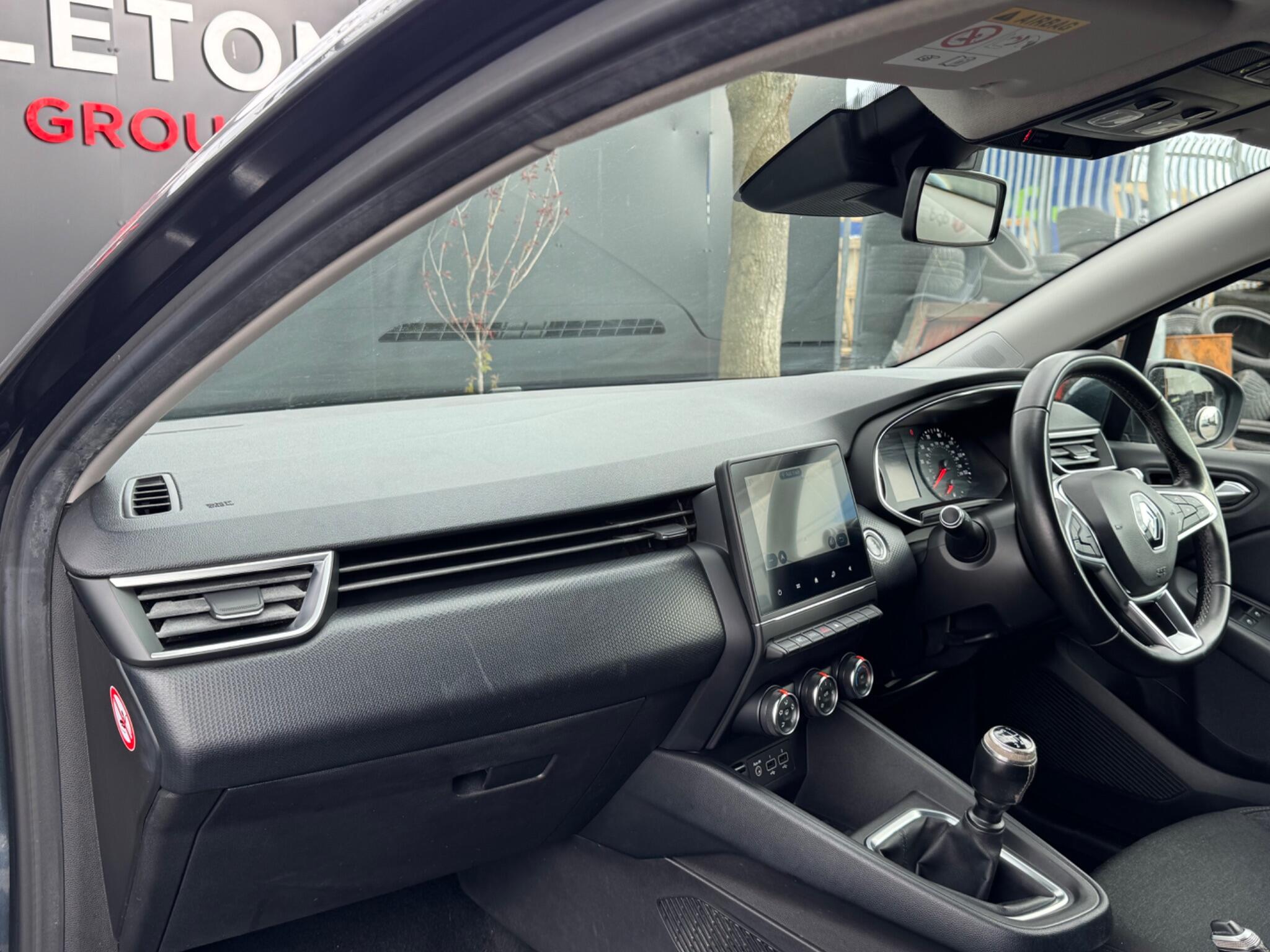 Renault Clio - Image 53