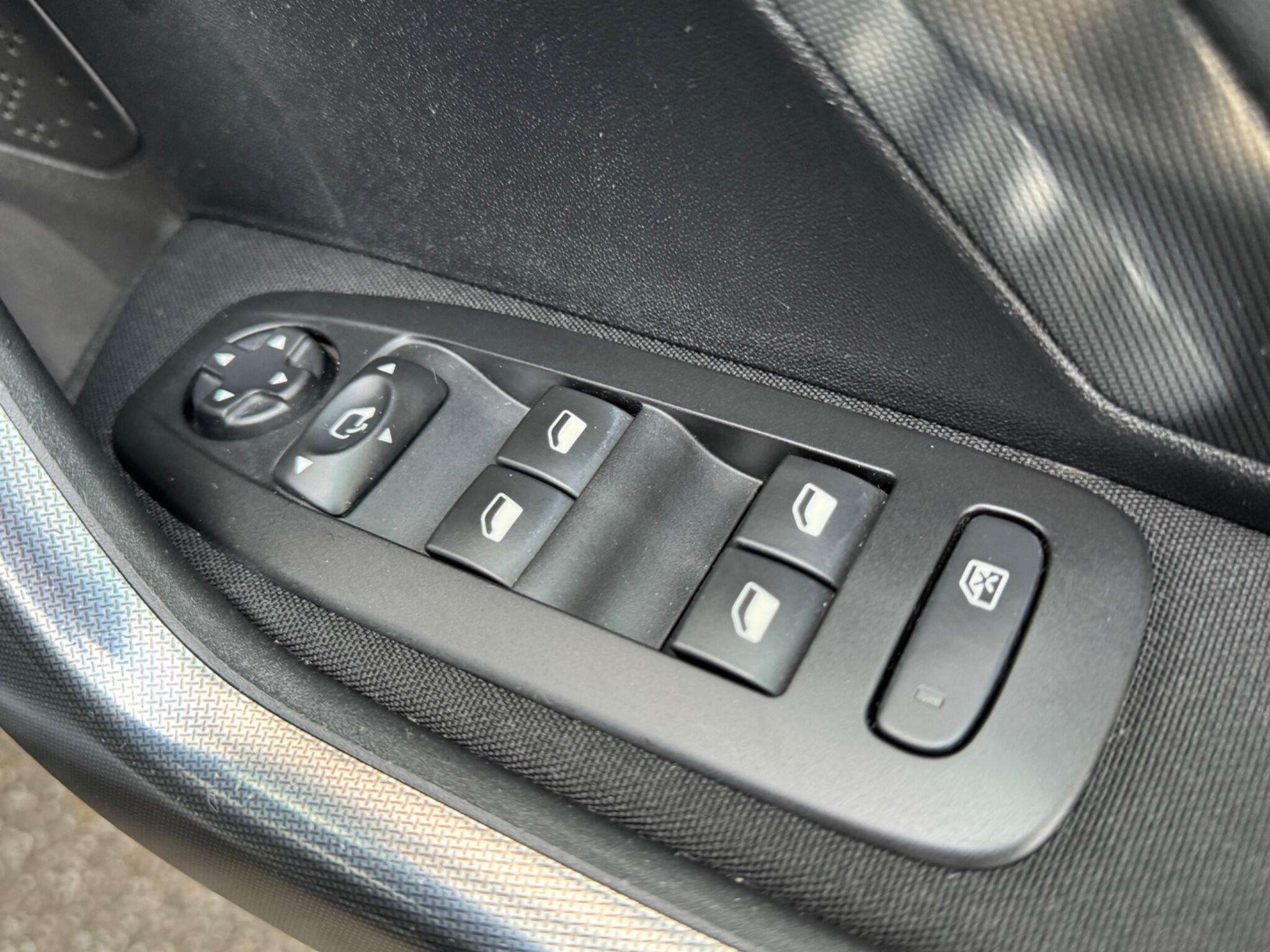 Peugeot 2008 - Image 43