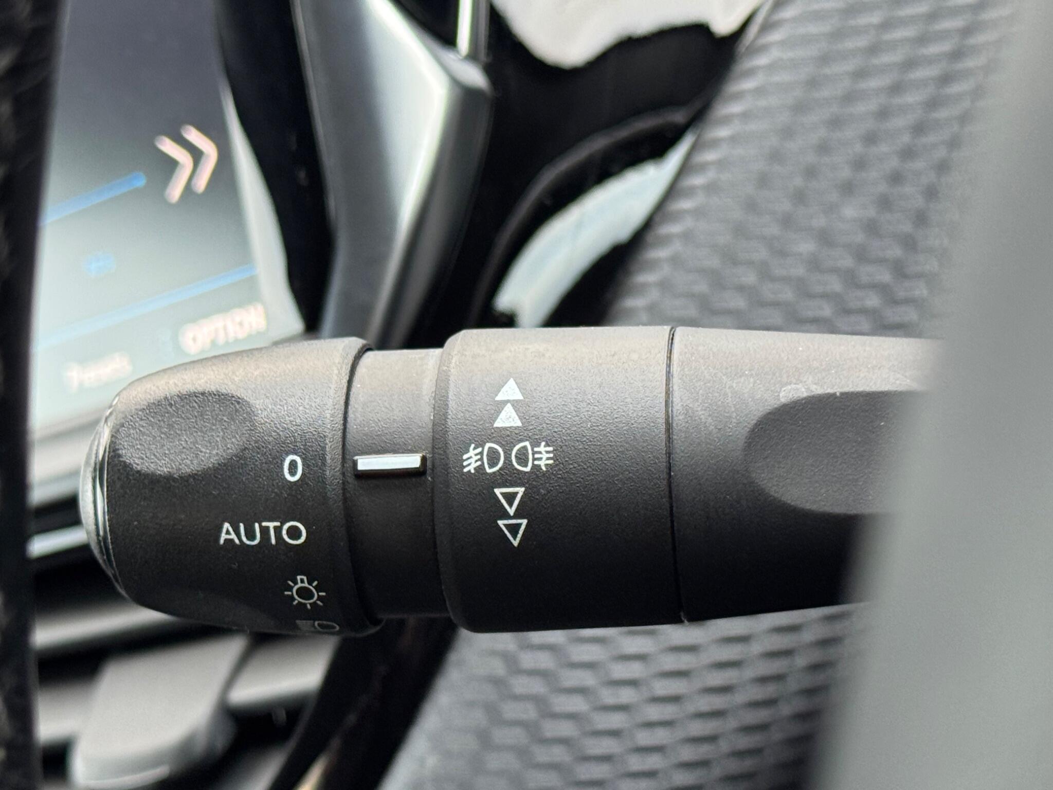 Peugeot 2008 - Image 38