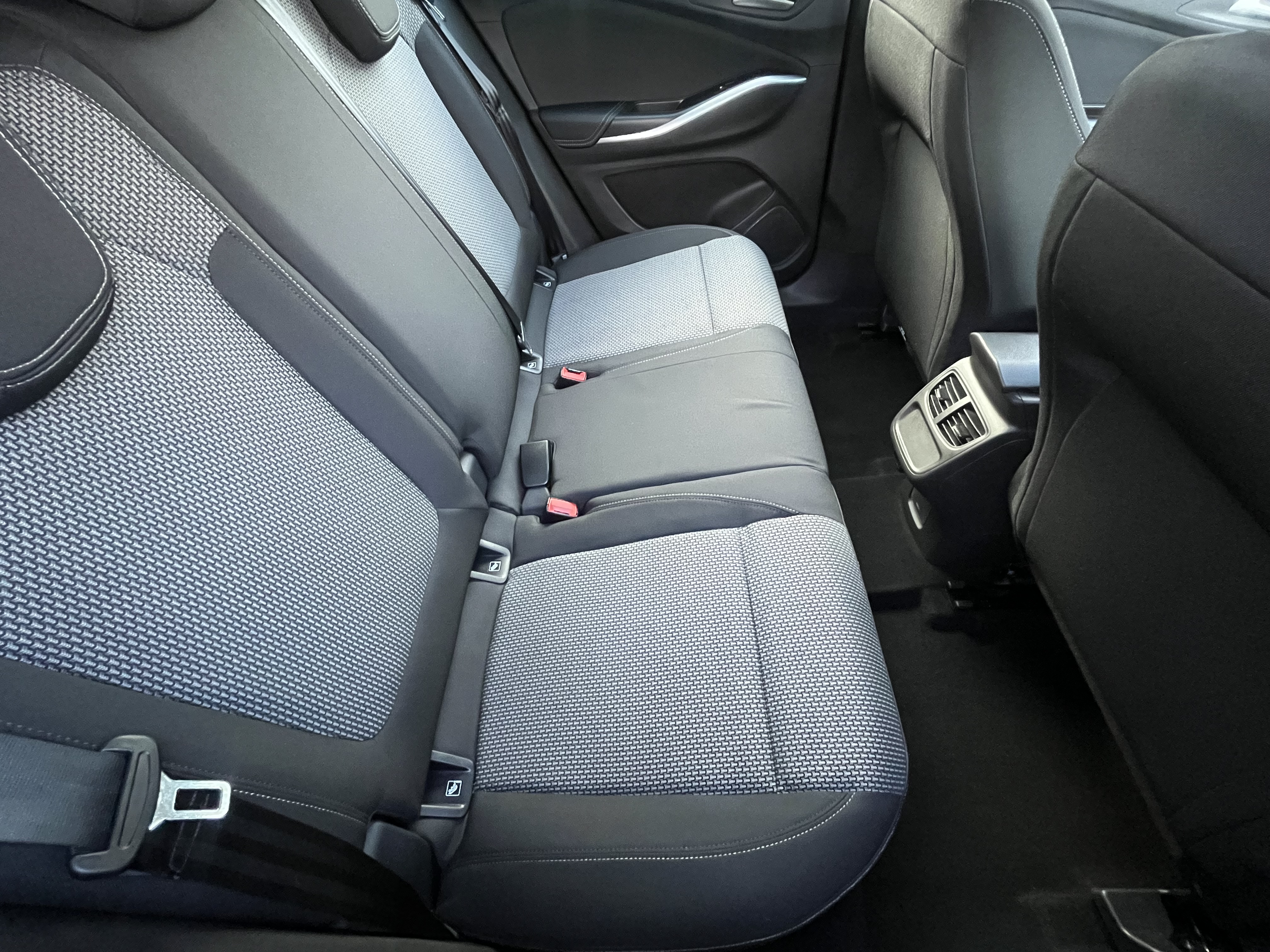 Vauxhall Grandland X - Image 15