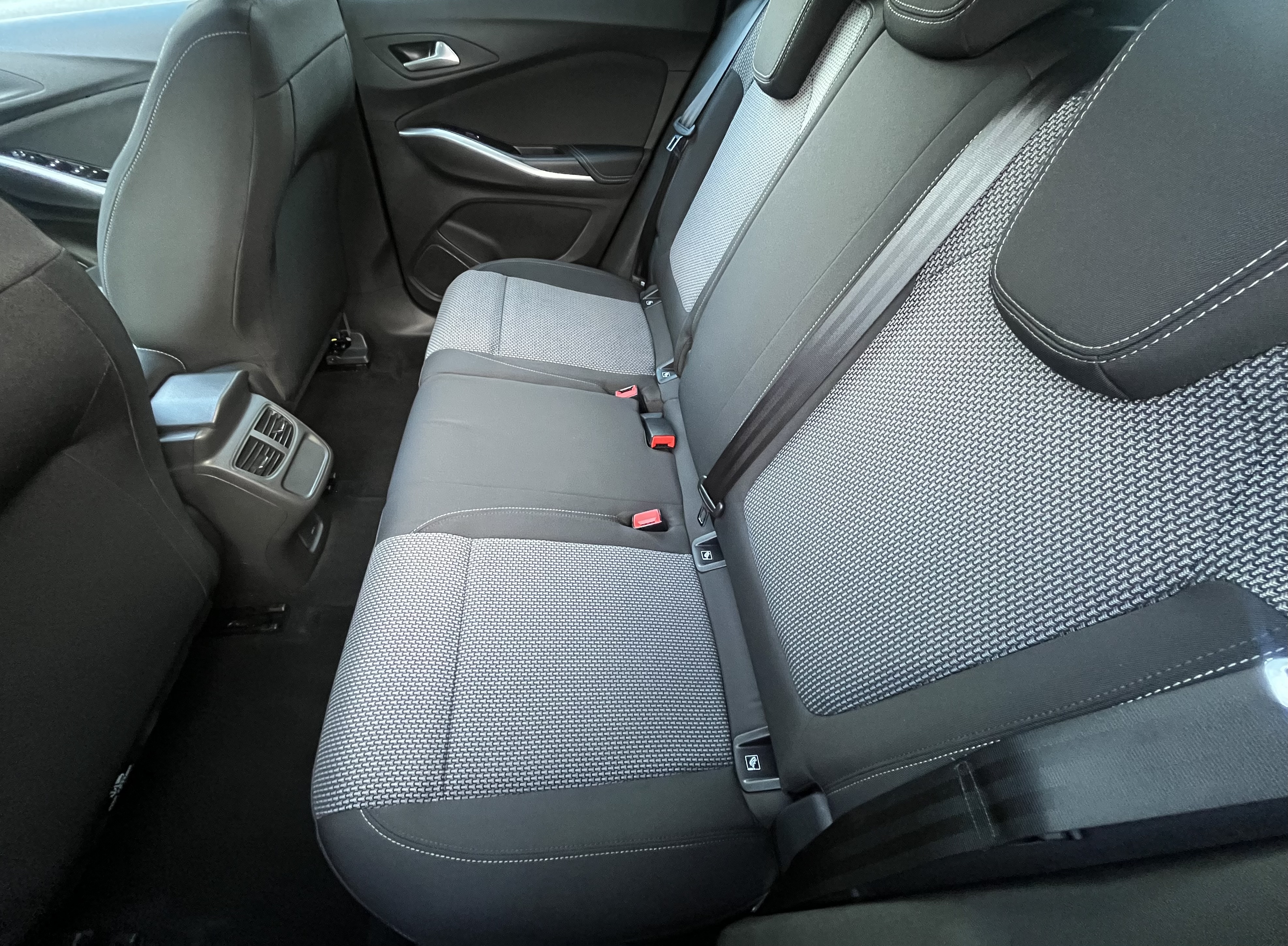 Vauxhall Grandland X - Image 19