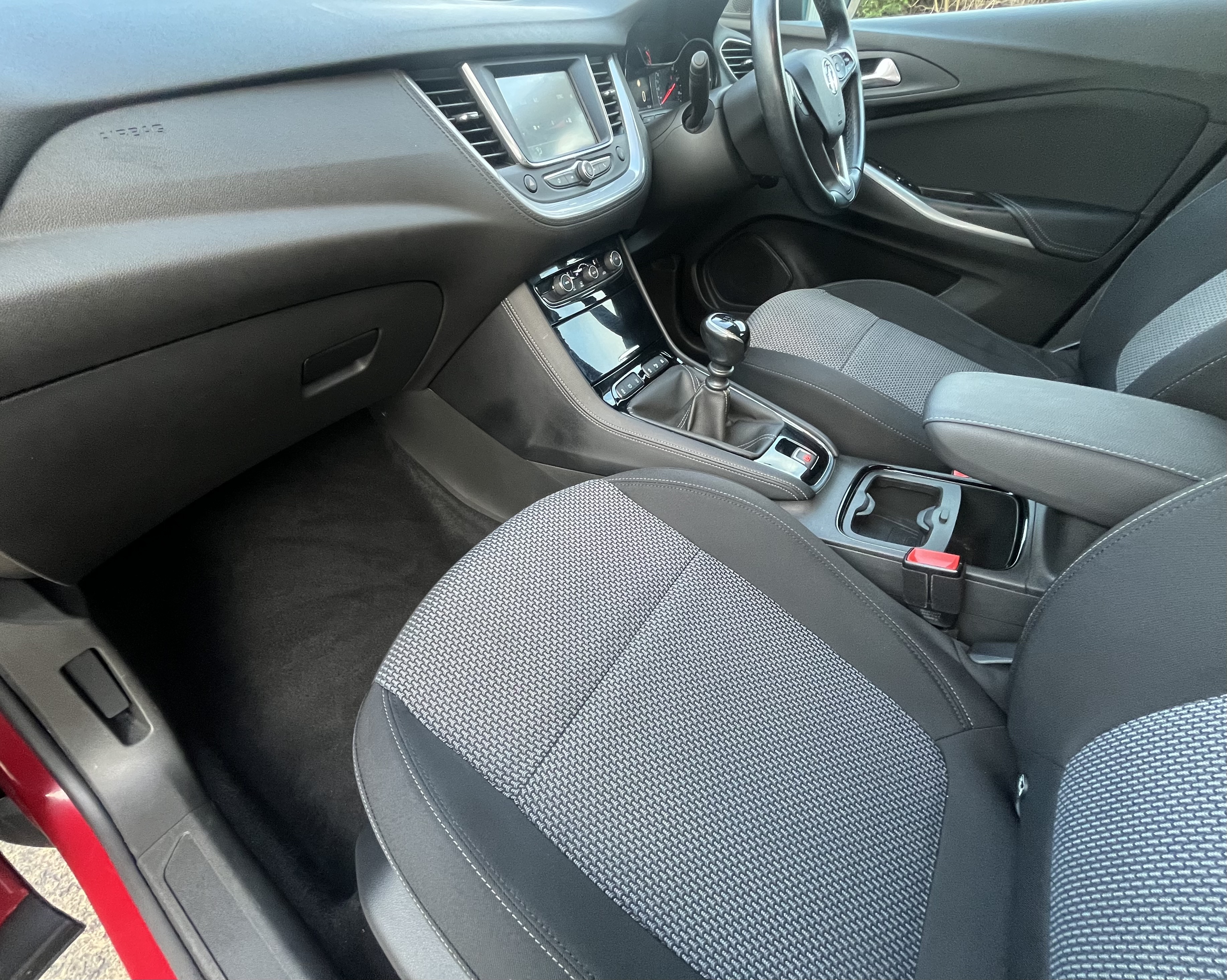 Vauxhall Grandland X - Image 27