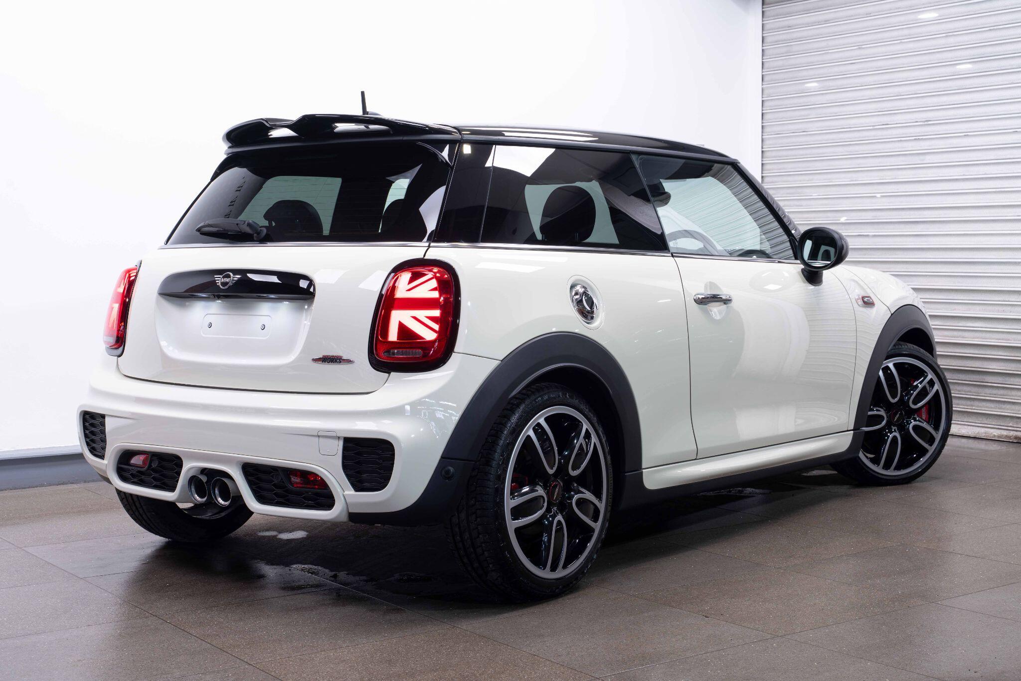 MINI Hatch - Image 2