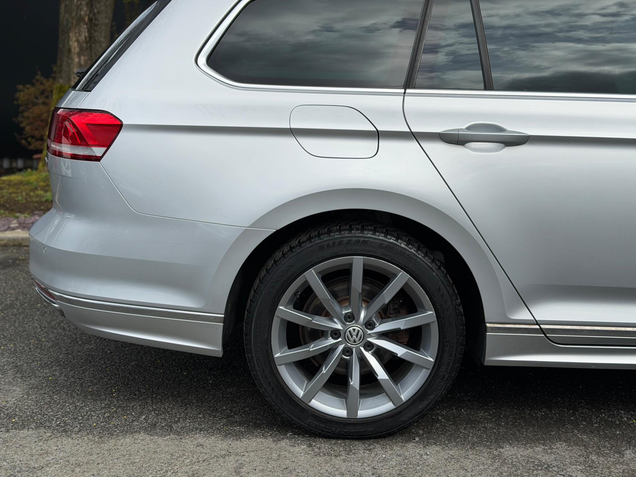 Volkswagen Passat - Image 18