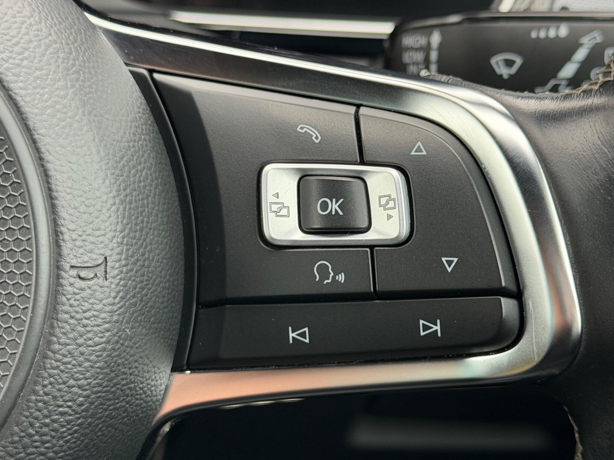 Volkswagen Passat - Image 24