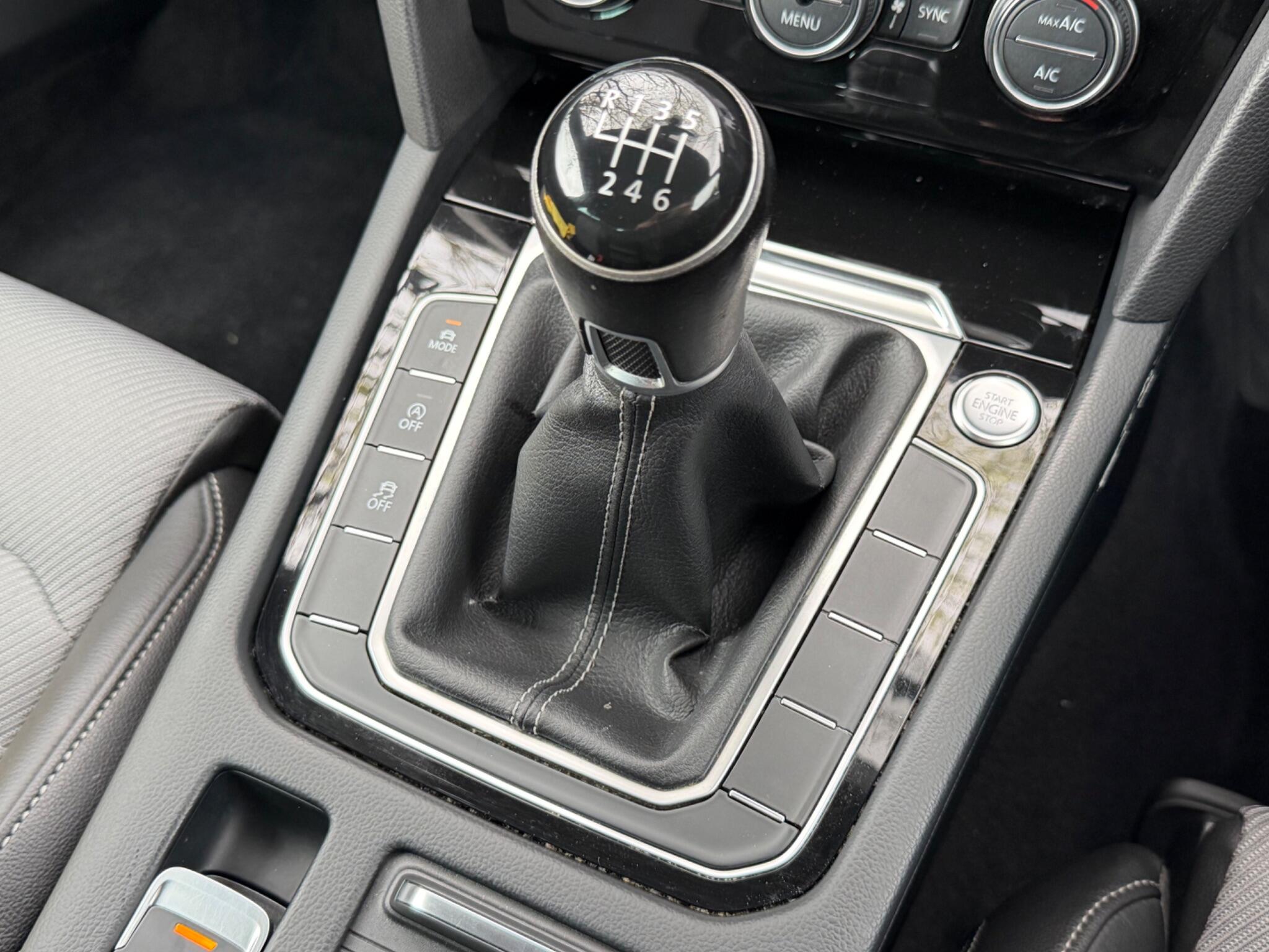 Volkswagen Passat - Image 27