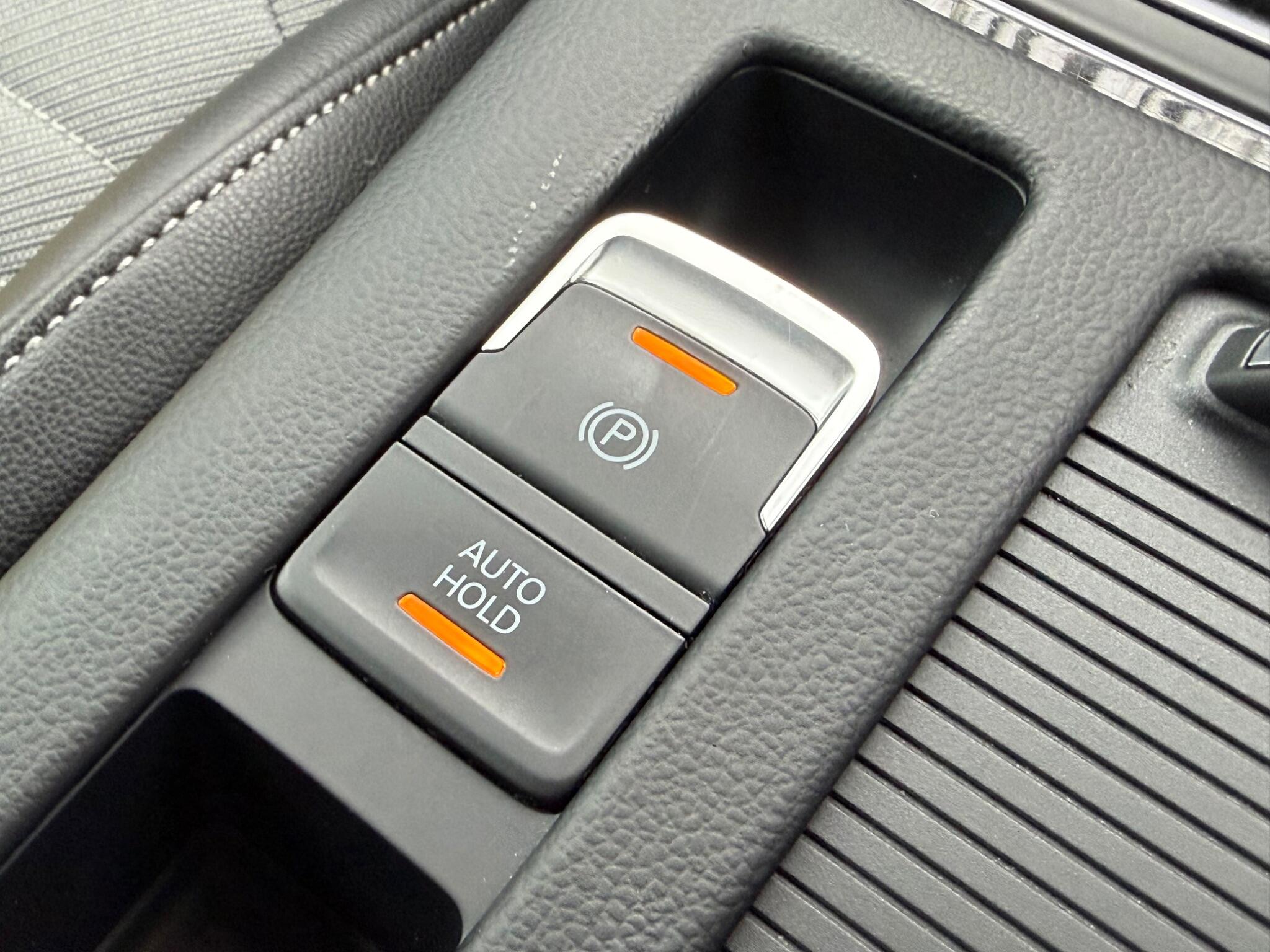 Volkswagen Passat - Image 28