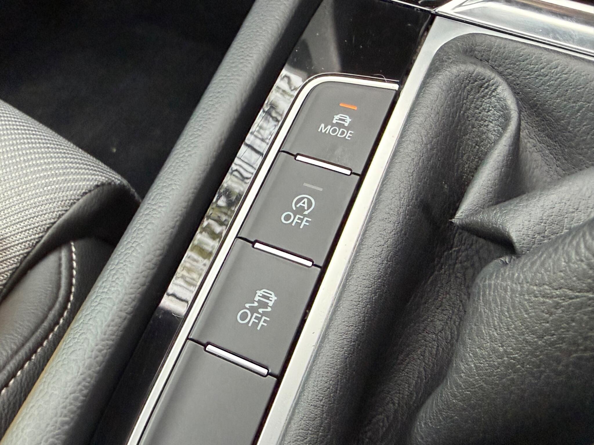 Volkswagen Passat - Image 30