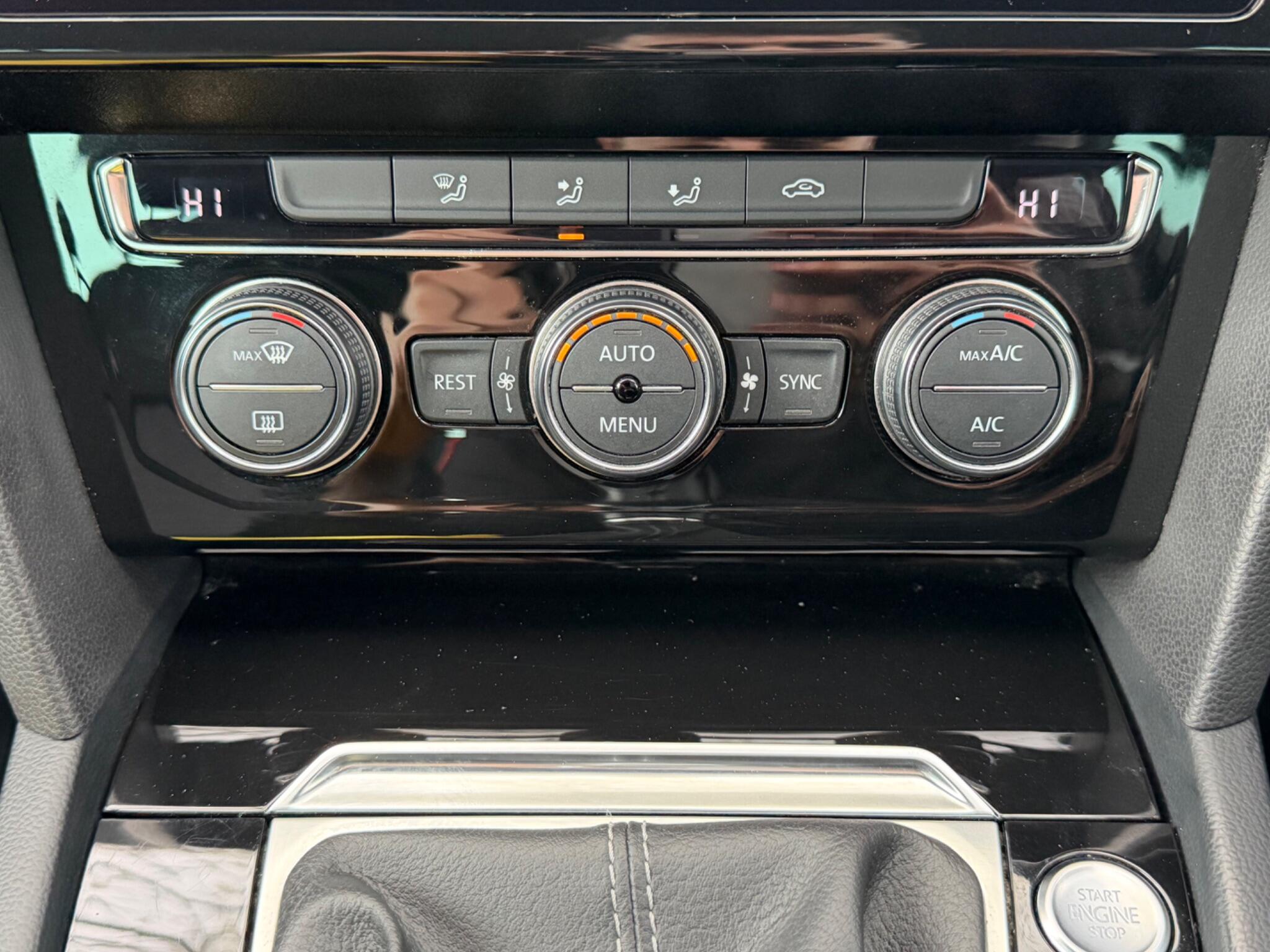 Volkswagen Passat - Image 32