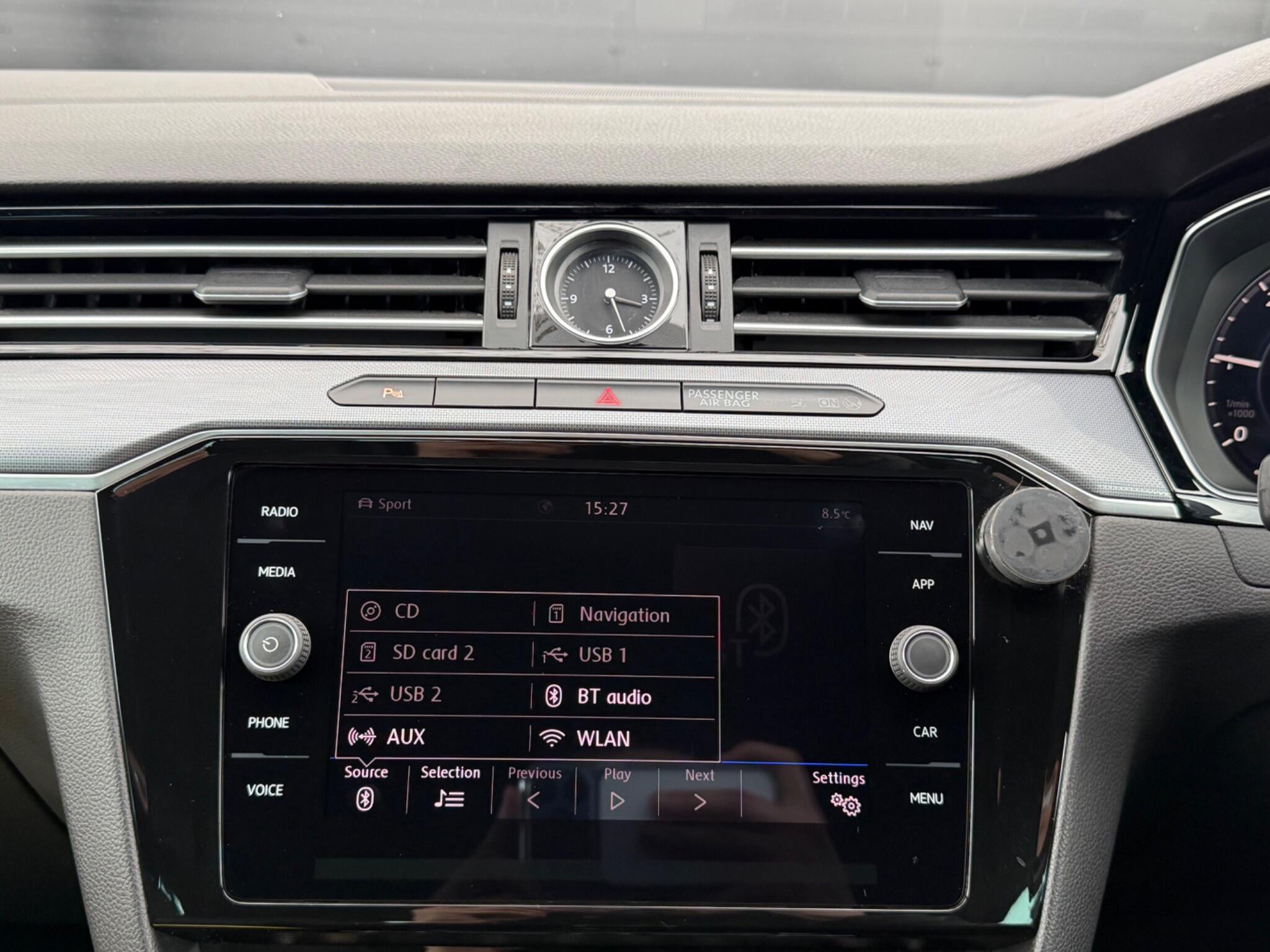 Volkswagen Passat - Image 33