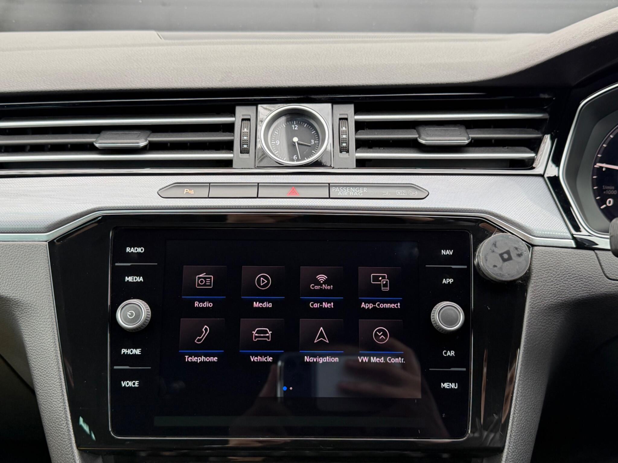 Volkswagen Passat - Image 38