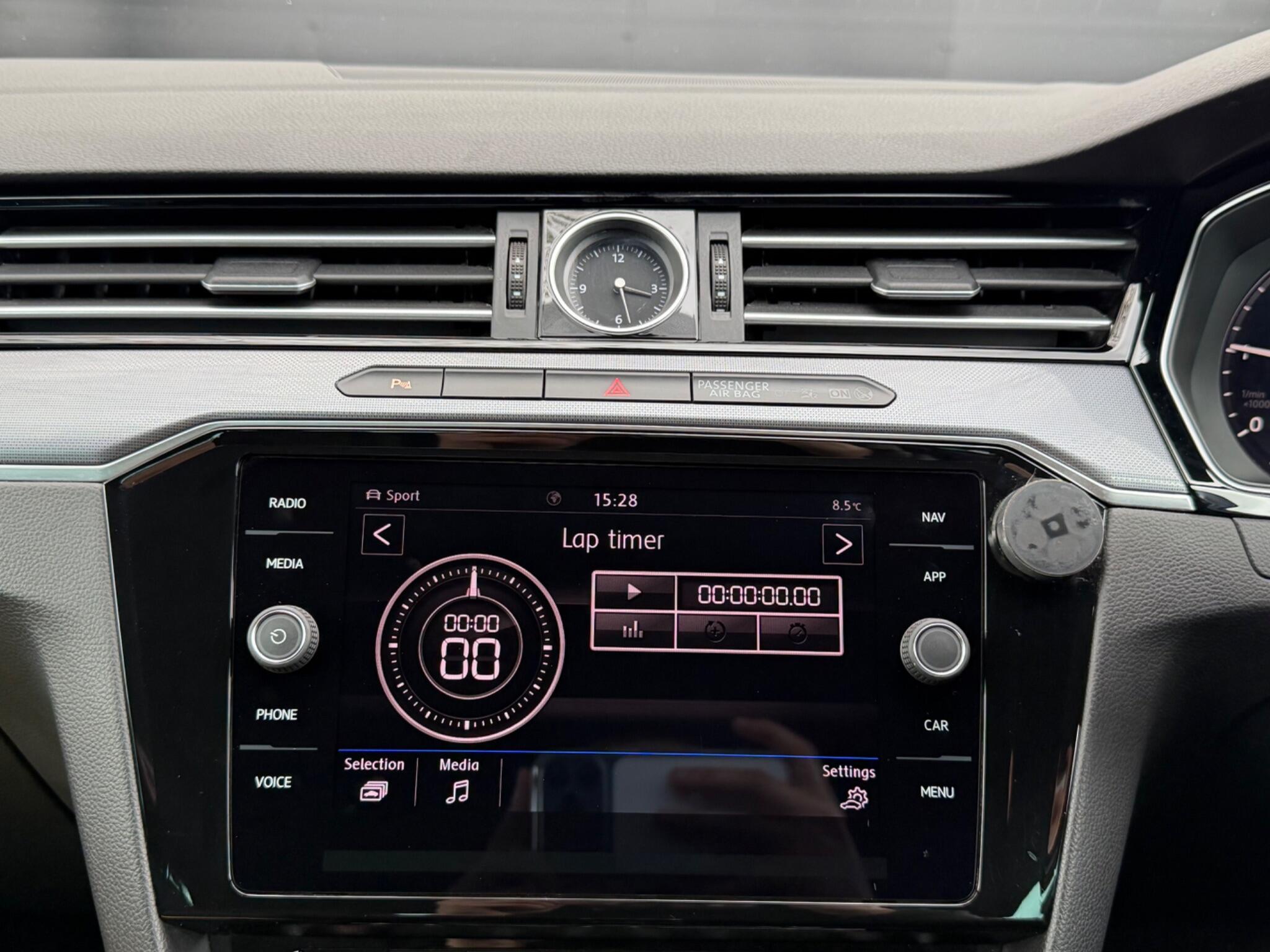 Volkswagen Passat - Image 39