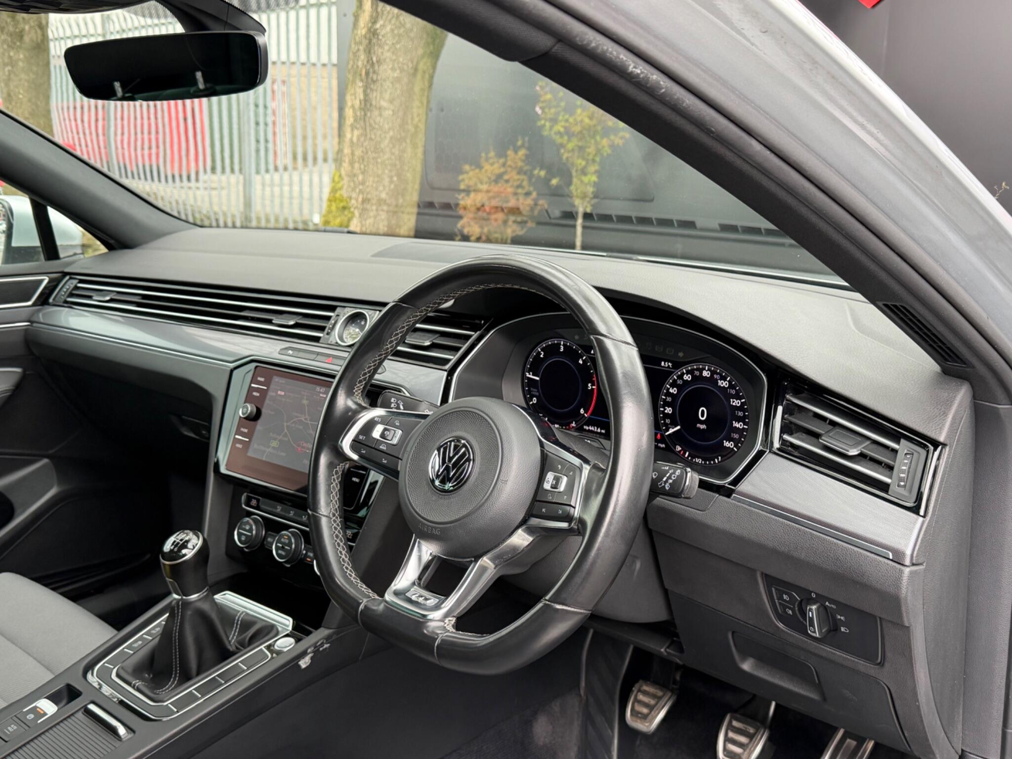 Volkswagen Passat - Image 44