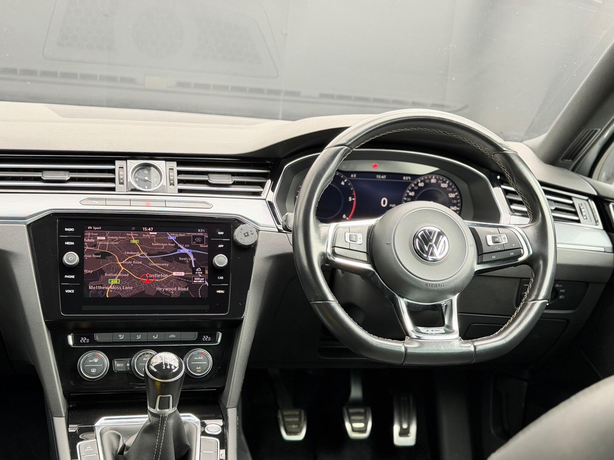 Volkswagen Passat - Image 48