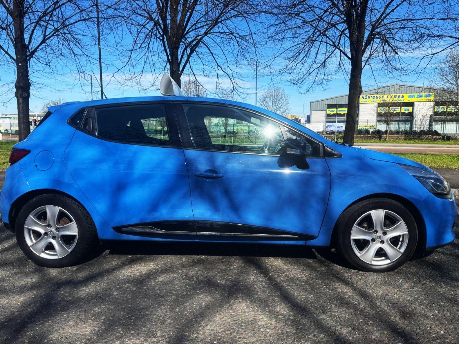 Renault Clio - Image 9