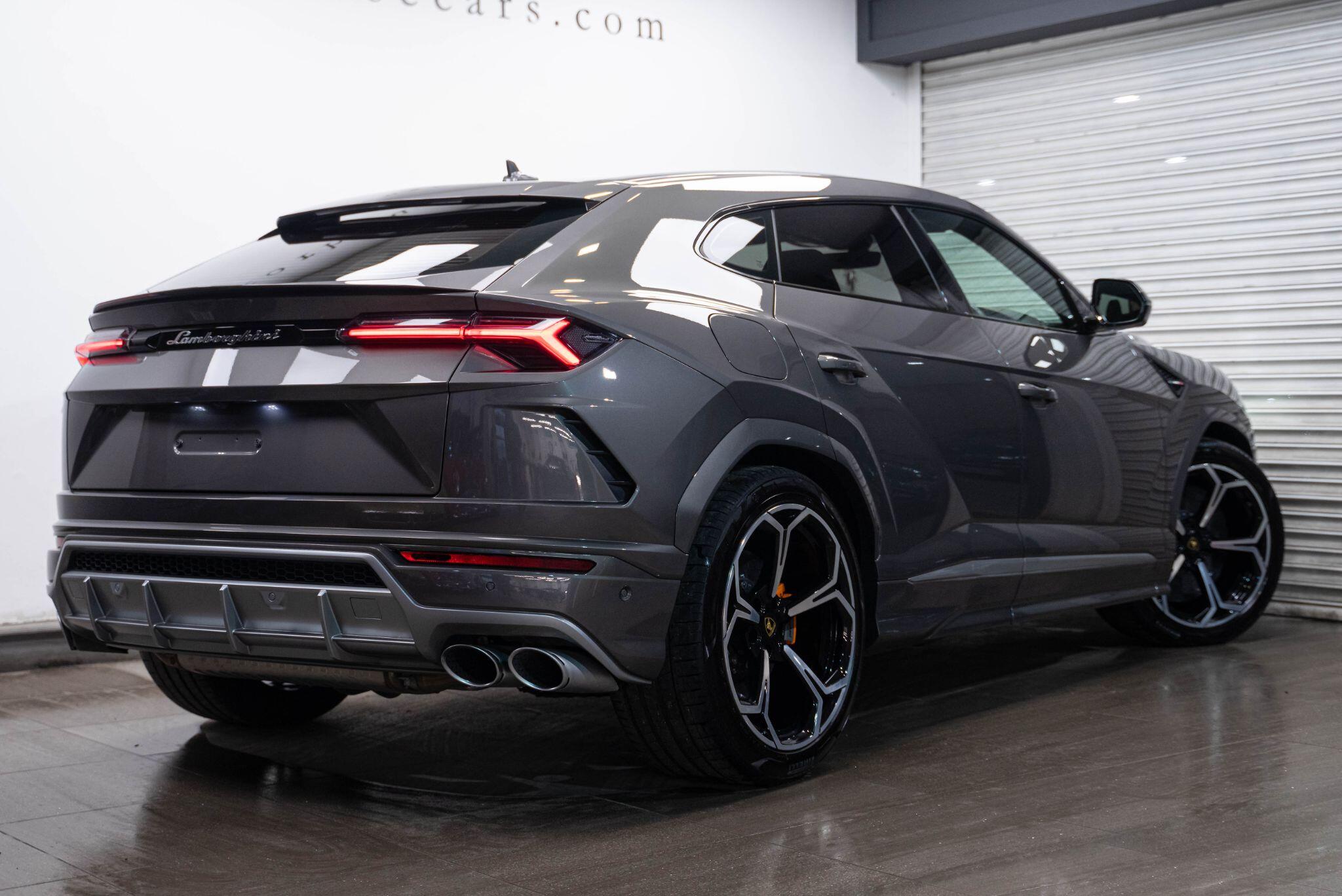 Lamborghini Urus - Image 2