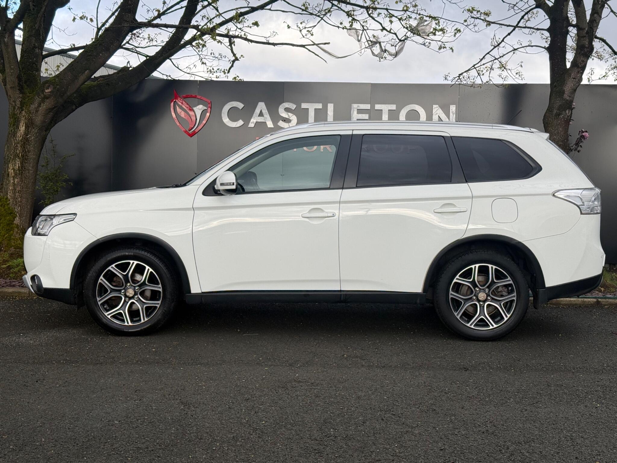 Mitsubishi Outlander - Image 9