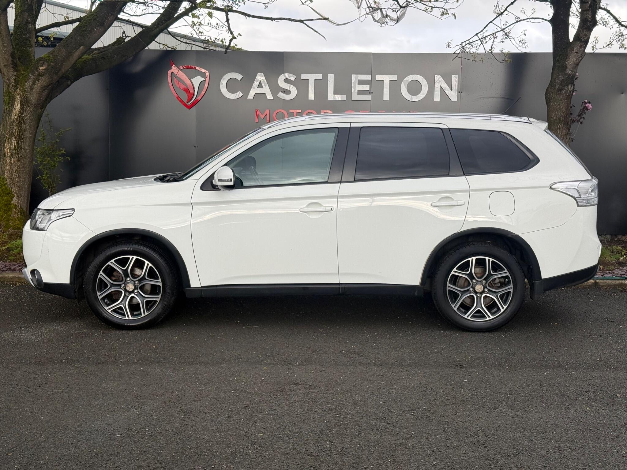 Mitsubishi Outlander - Image 10