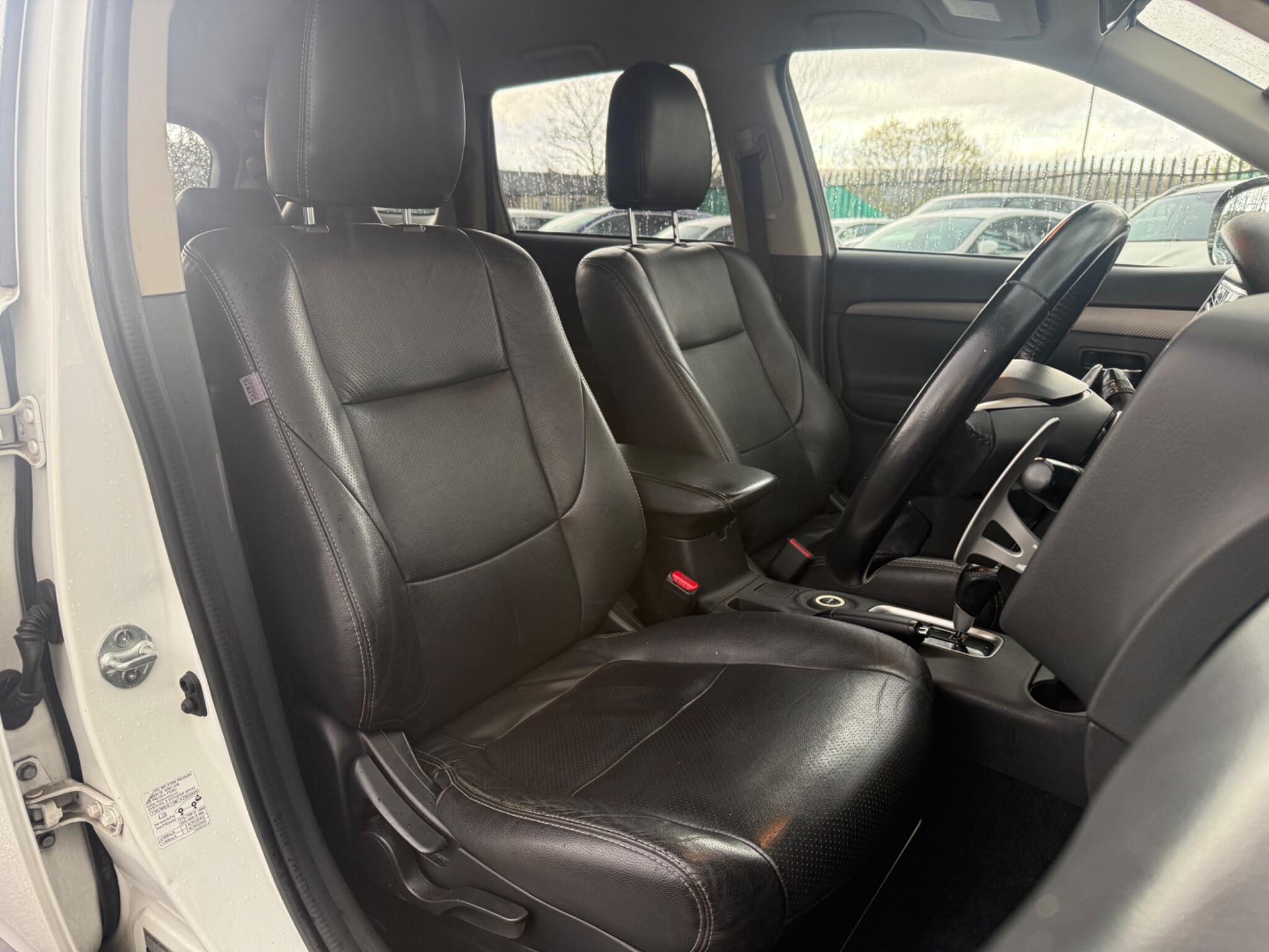 Mitsubishi Outlander - Image 15